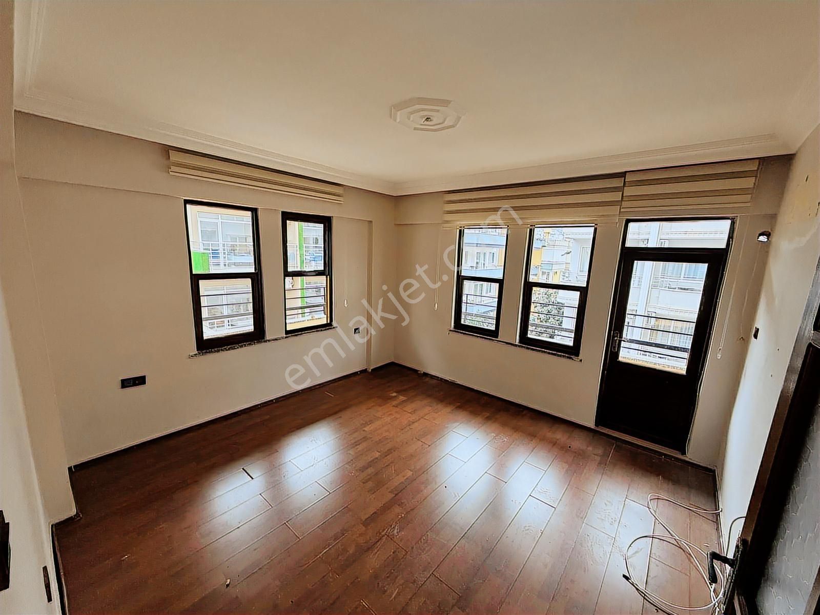 Emlakparktan Damlataş Muhabbet Sokak Denize 3cü Bina 2+1 Kiralık - Görsel 4