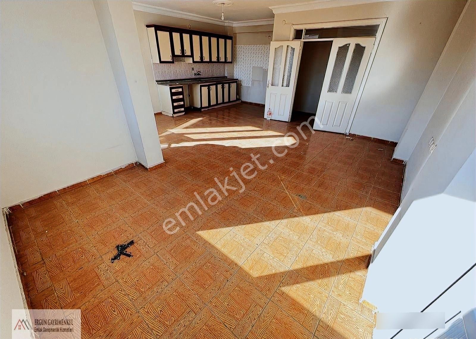 Ergünden Bahçelievlerde Cepheleri Açık Satılık 4+1 Daire - Görsel 14