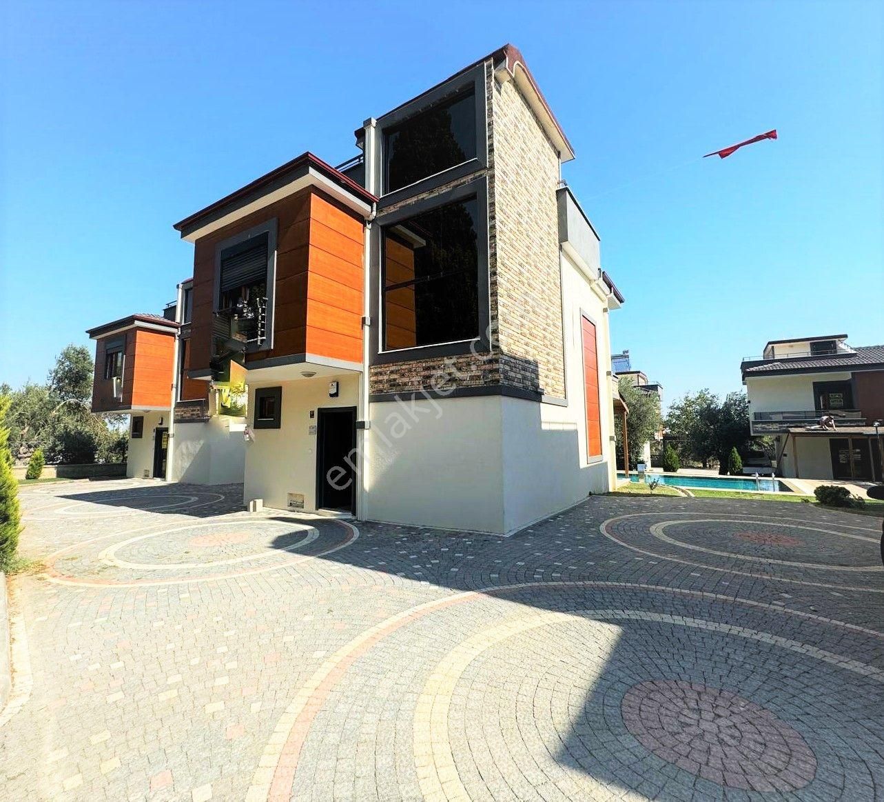 Aygülden Güre'de Sıfır Nezih Site İçi Tam Bağımsız Havuzlu Akıllı Ev Sistemli Lüks 3+1 Satılık Villa - Görsel 35