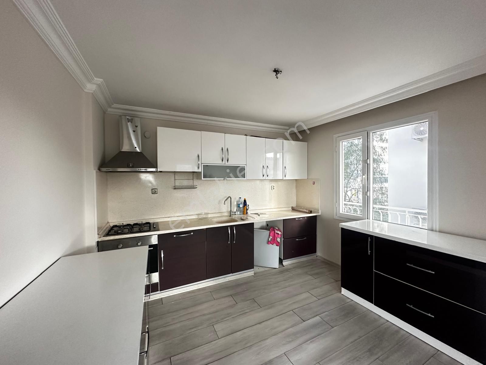 Kuşadası Marinada Sahile 200 Mt Ara Kat Asansörlü 3+1 - Görsel 21