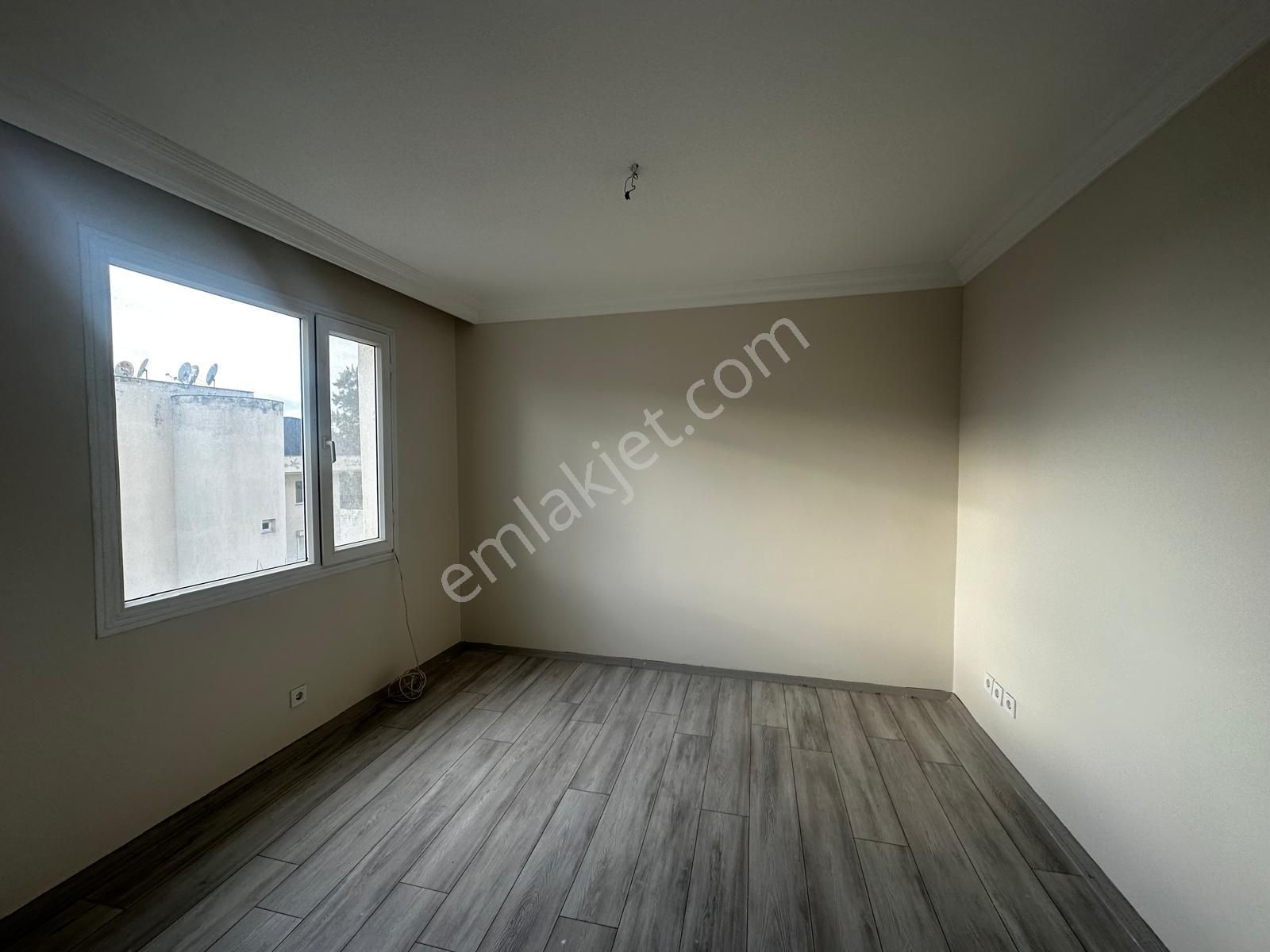 Kuşadası Marinada Sahile 200 Mt Ara Kat Asansörlü 3+1 - Görsel 6