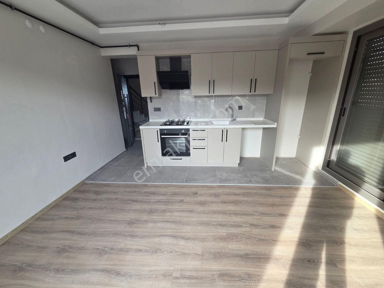 Yenifoça'da Sıfır Asansörlü Binada Kiralık 1+1 Daire - Görsel 8