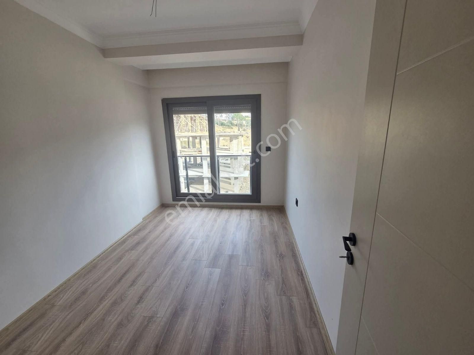 Yenifoça'da Sıfır Asansörlü Binada Kiralık 1+1 Daire - Görsel 5