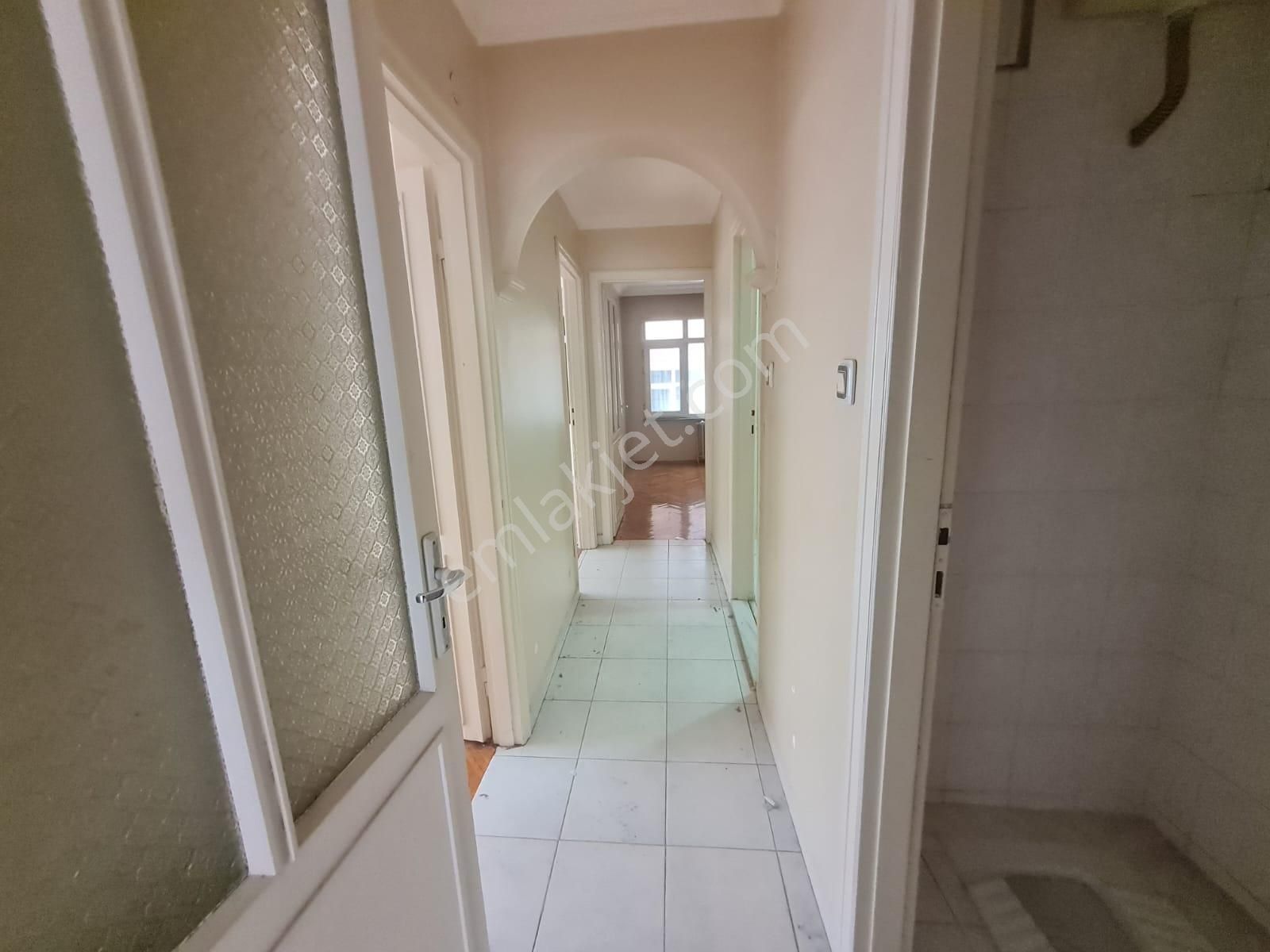 Metro Metrobüs Yakını 3+1 Satılık 1.kat Asansörlü Boş Daire - Görsel 3