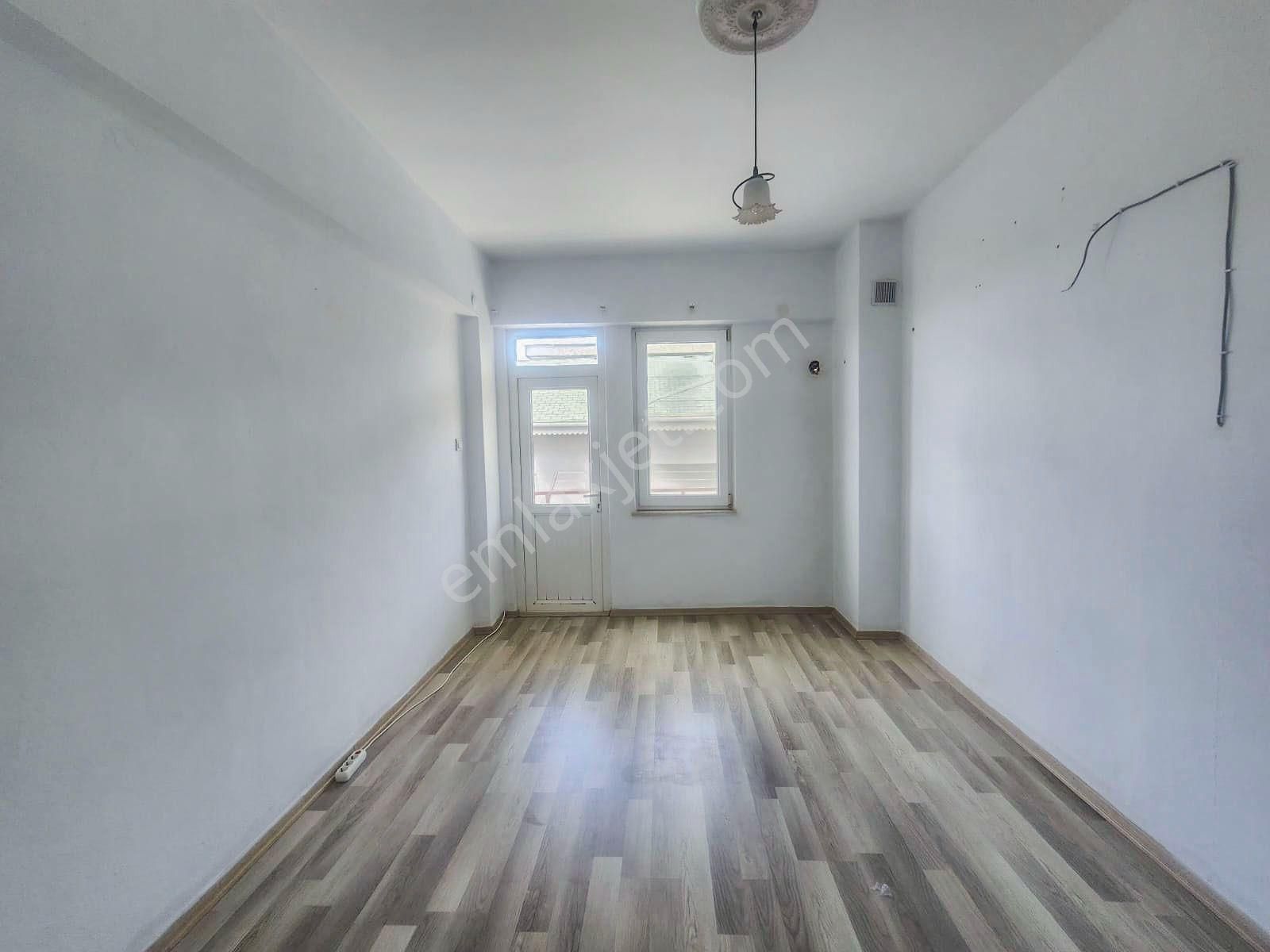 Cumhuriyet Mahallesi 2+1 Ayri Mutfak Denize Yakin Satılık Daire - Görsel 15