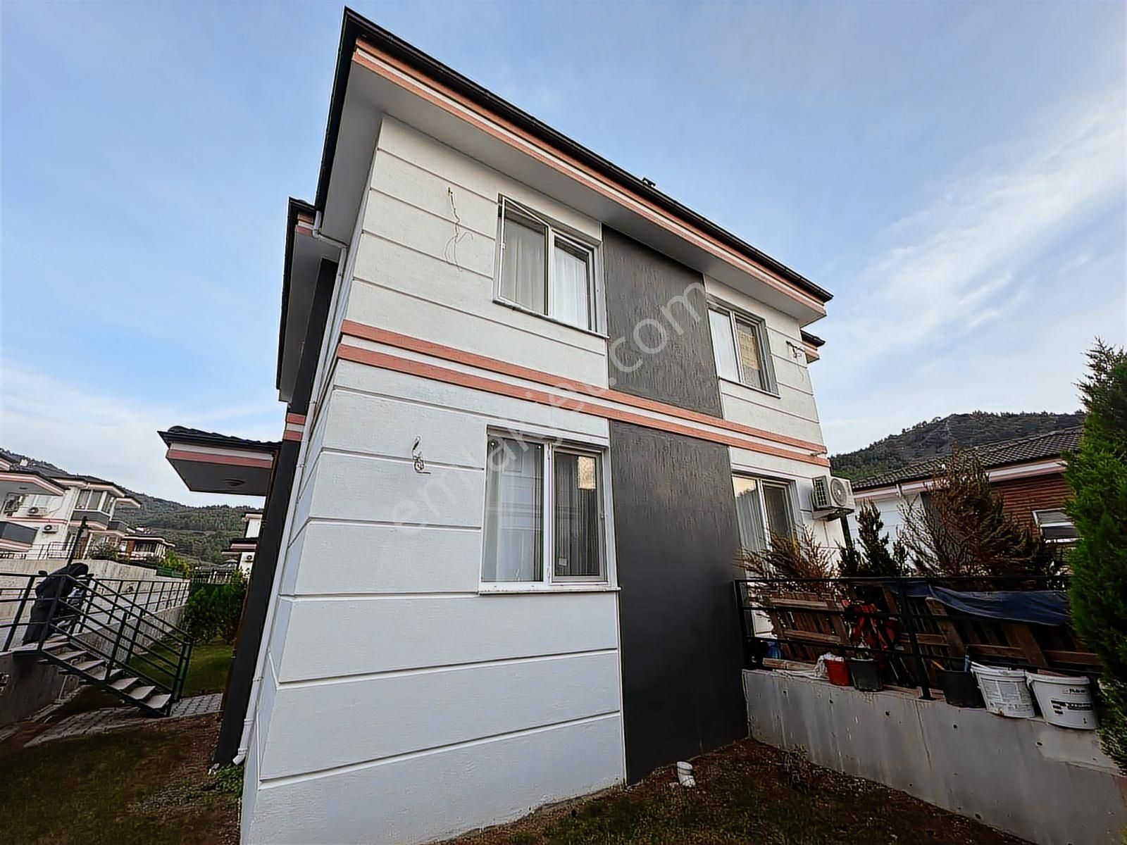 Havuzlu Sitede Özel Bahçeli Doğa Manzaralı 1+1 Daire - Görsel 4