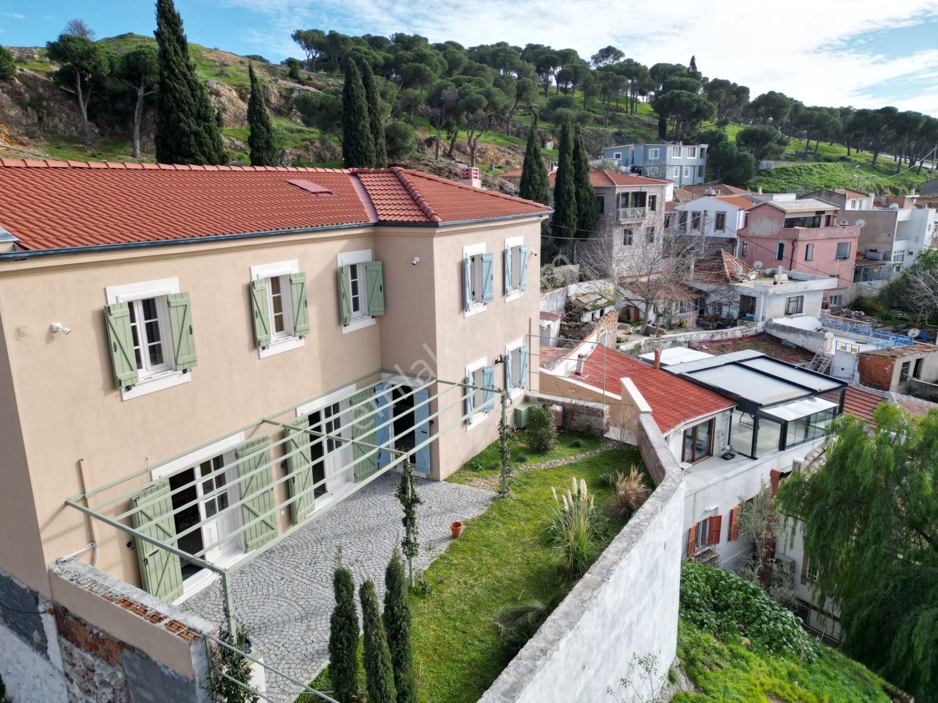 Ayvalık'ta Satılık Panoramik Deniz Manzaralı Sıfır Müstakil Ev - Görsel 2