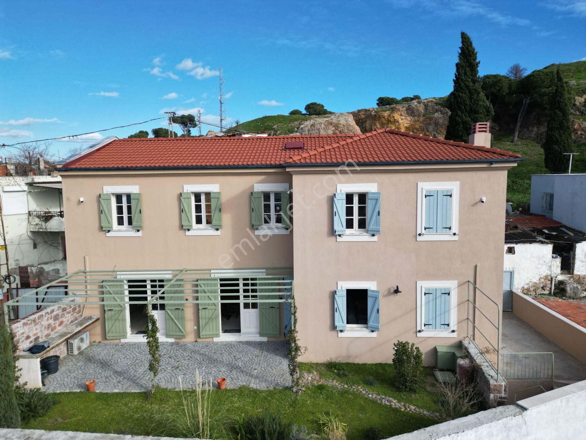 Ayvalık'ta Satılık Panoramik Deniz Manzaralı Sıfır Müstakil Ev