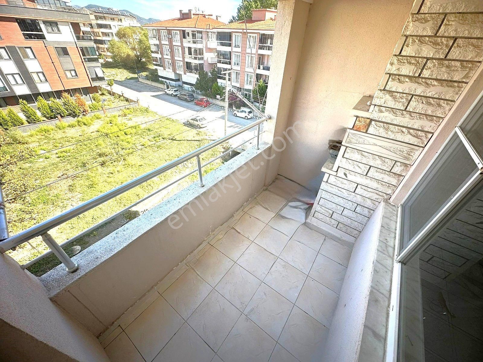 Akçay'da Aygül'den Merkezi Lokasyonda Siteiçi Ön Cephe Geniş Balkonlu Ve Otoparklı 3+1 Satılık Daire - Görsel 10