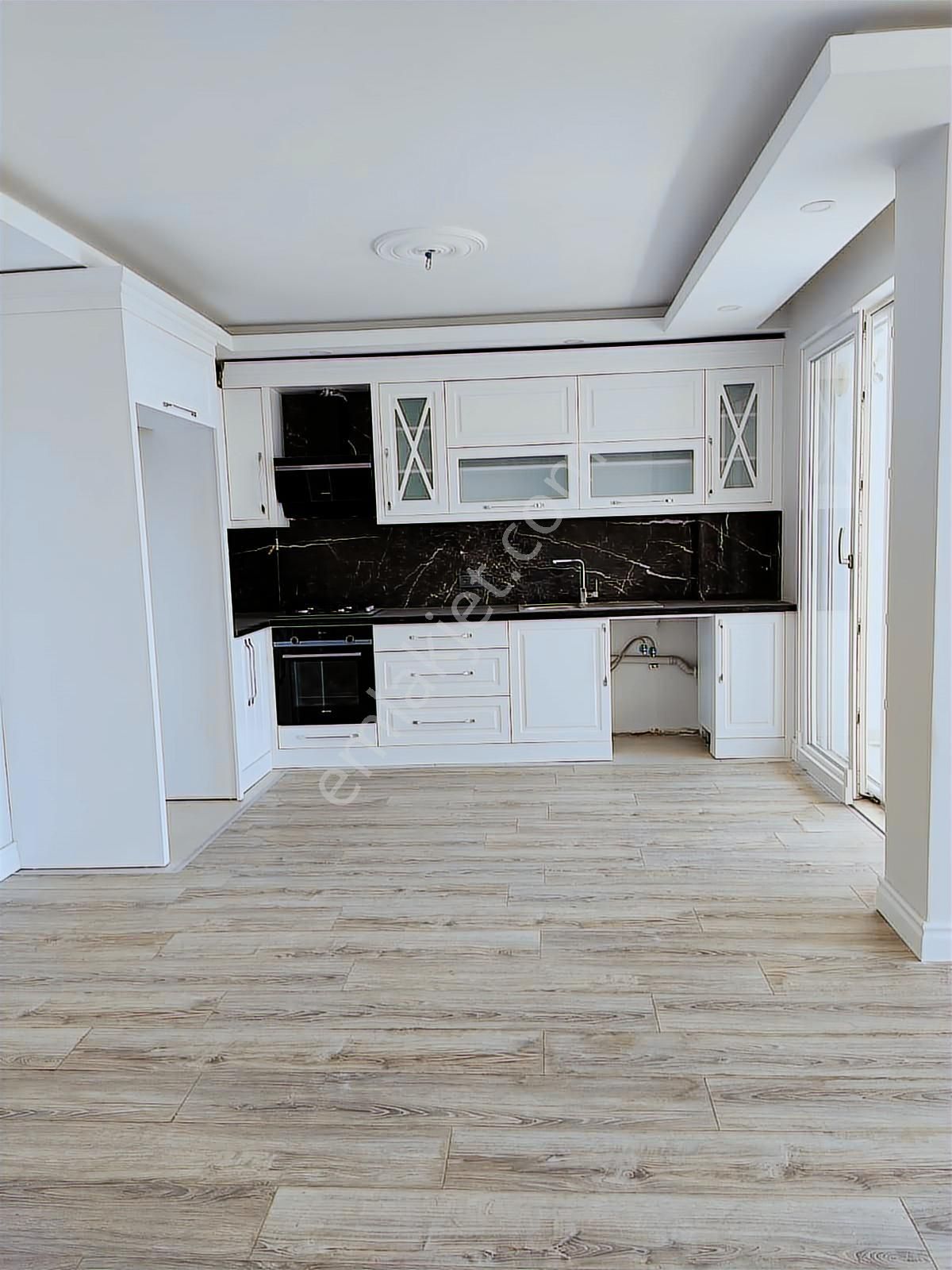 Konyaaltı Sahilde Denize Sıfır , Deniz Manzaralı 1+1 Satılık - Görsel 25