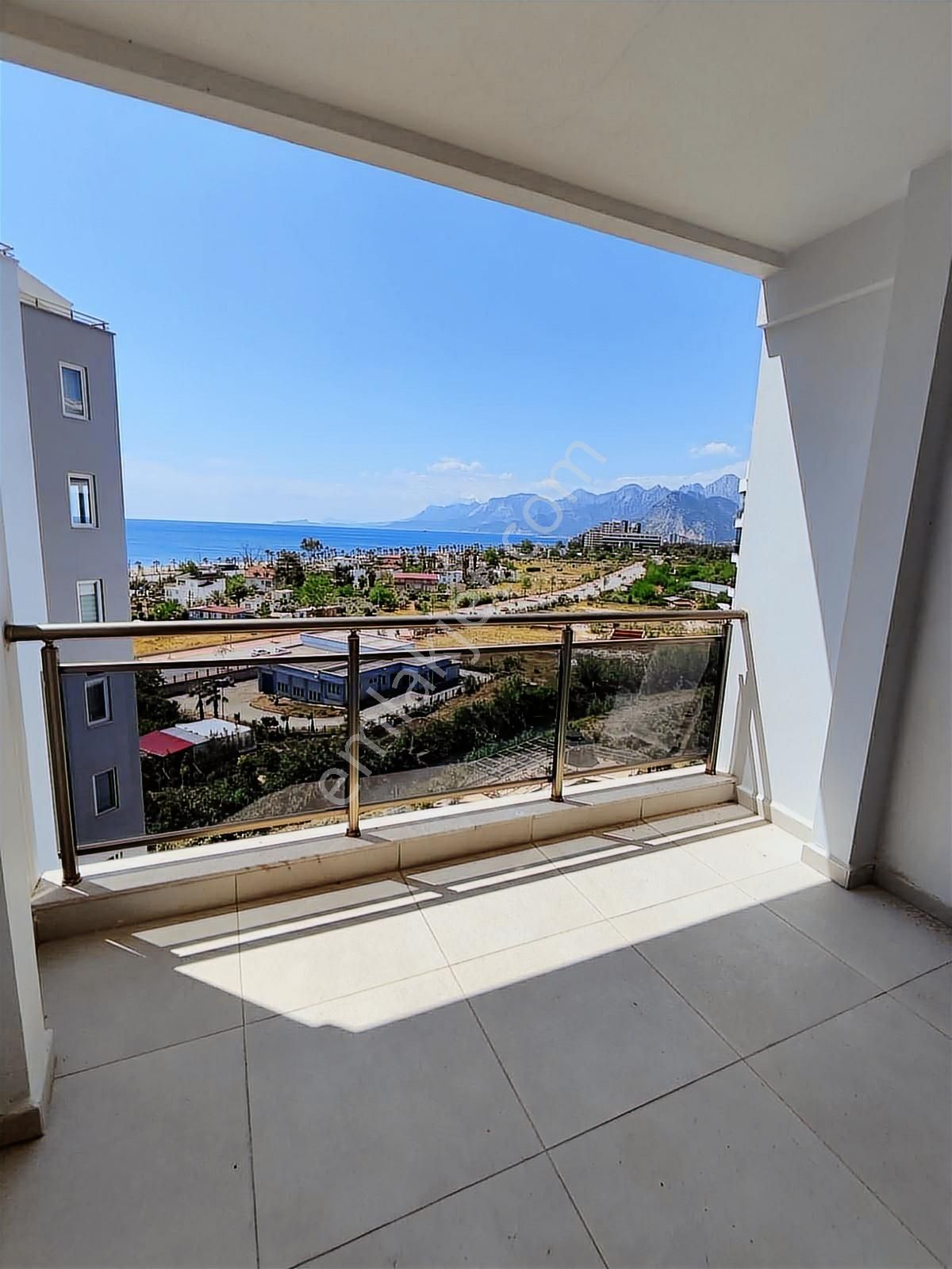 Konyaaltı Sahilde Denize Sıfır , Deniz Manzaralı 1+1 Satılık - Görsel 26