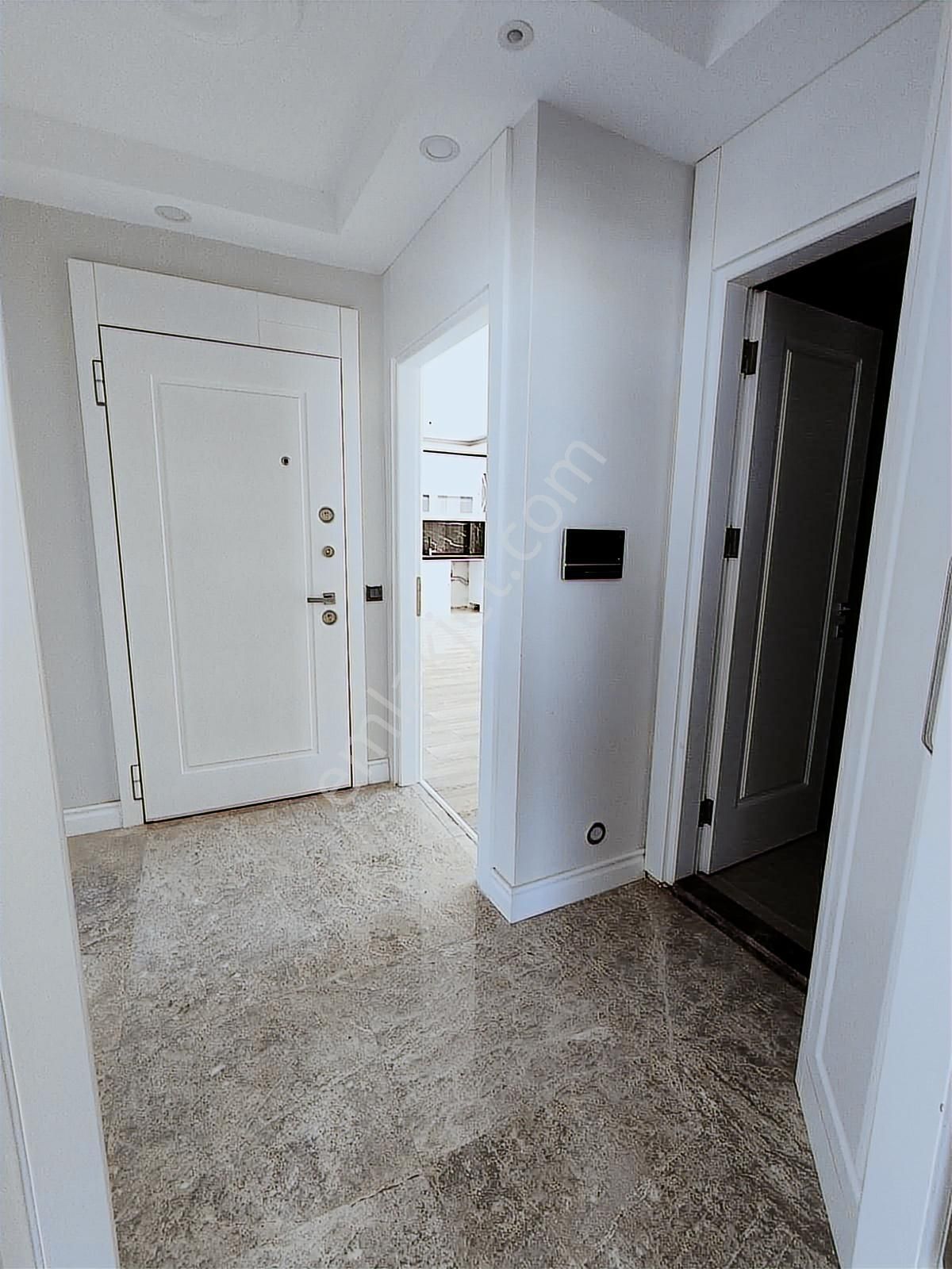 Konyaaltı Sahilde Denize Sıfır , Deniz Manzaralı 1+1 Satılık - Görsel 22