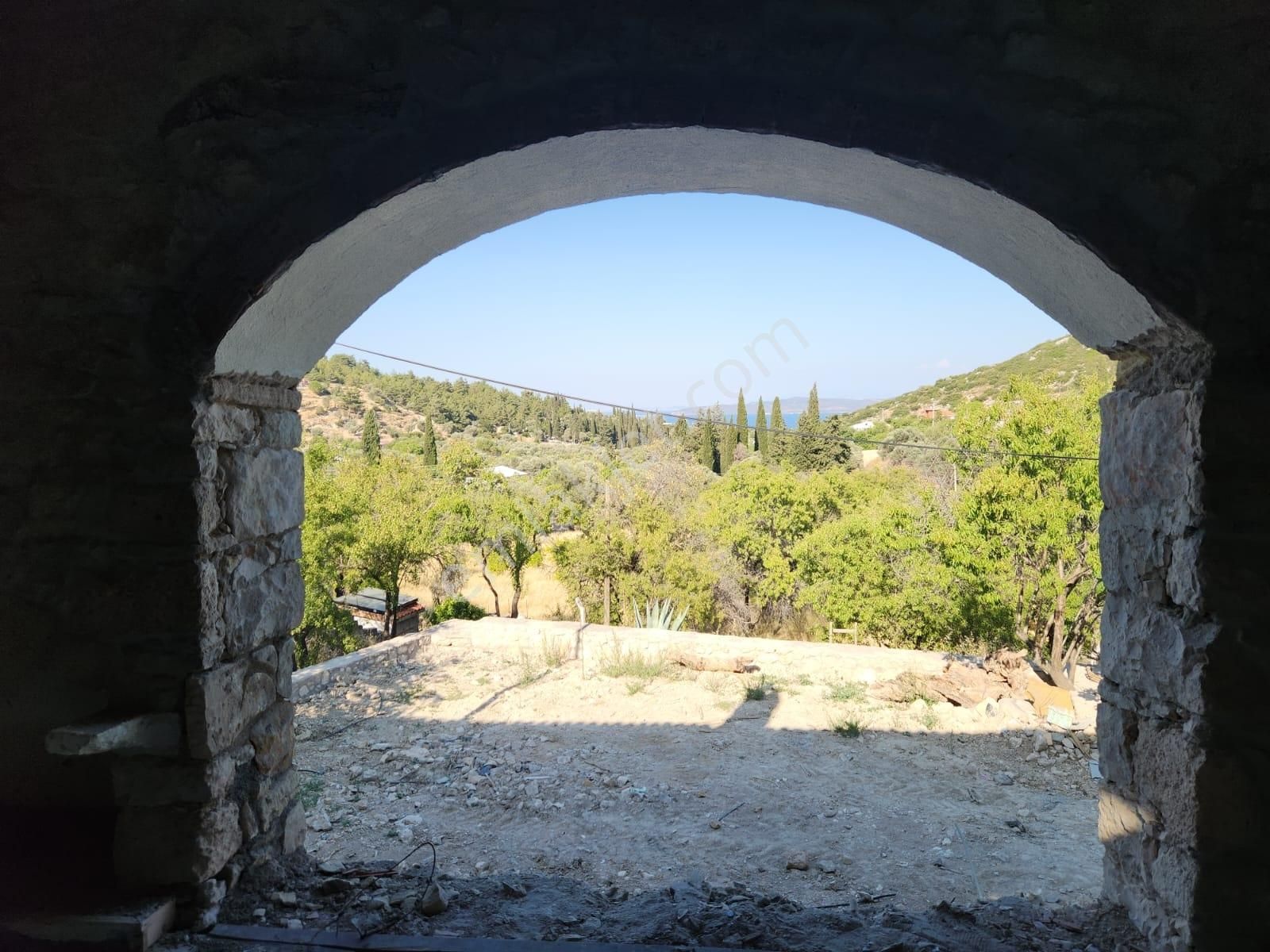 Mordoğan'da Butik Otel-restoran Yapmaya Uygun Taş Ev Ve Arsa - Görsel 3