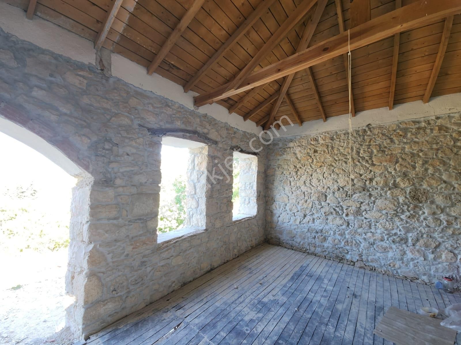 Mordoğan'da Butik Otel-restoran Yapmaya Uygun Taş Ev Ve Arsa - Görsel 8