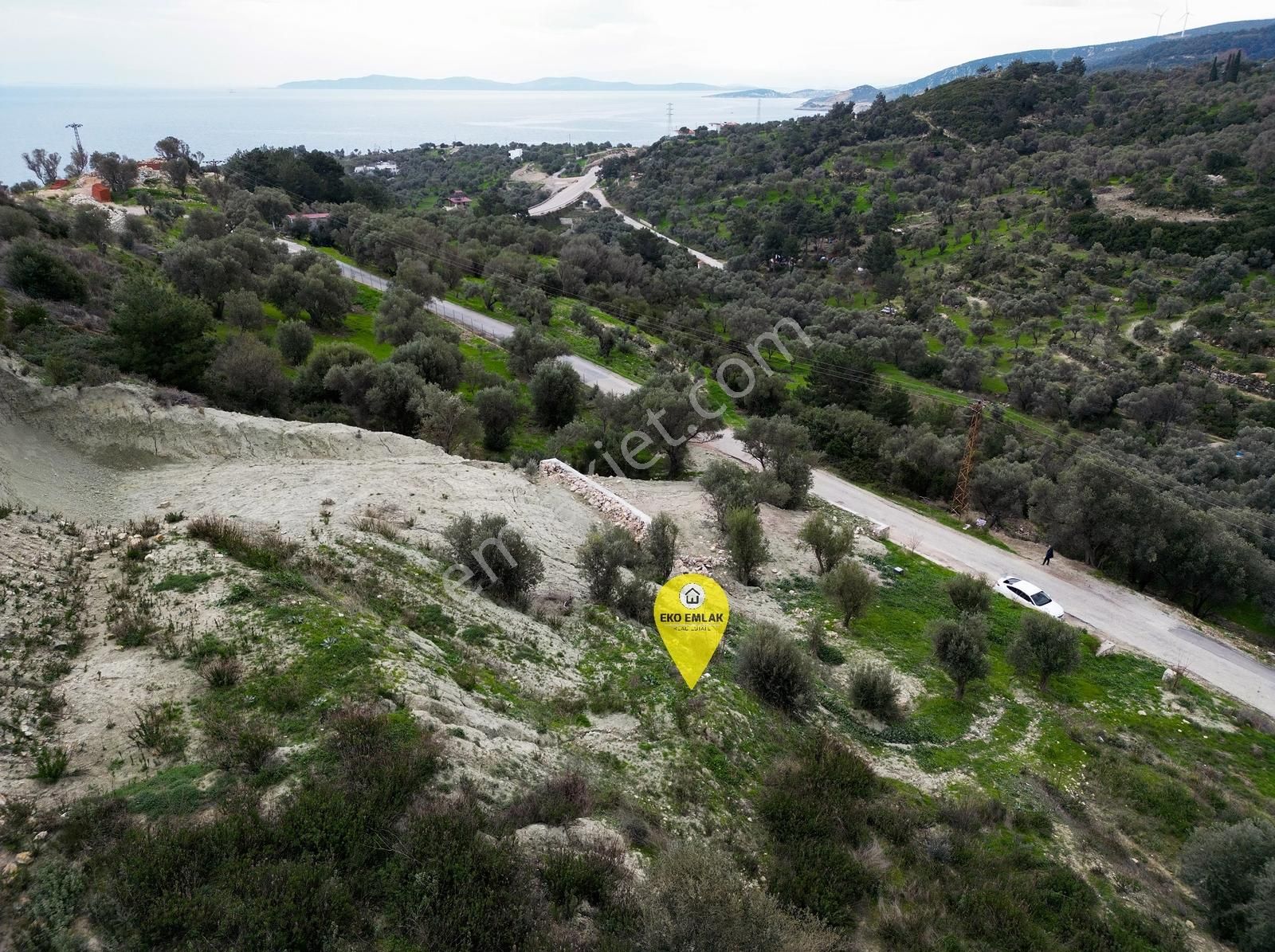 Karaburun Kösedere'de Asfalt Yola Cepheli Deniz Manzaralı Tarla - Görsel 3