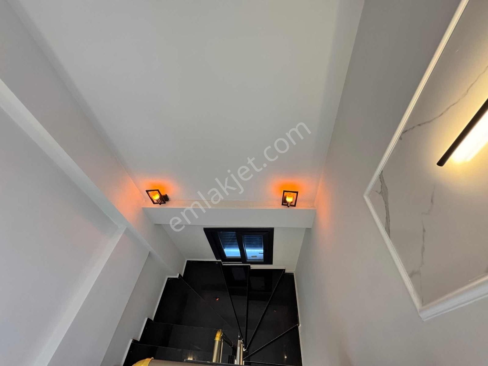 Efeler'de Tam Müstakil Lüks Yapılı 3+1 Ayrı Mutfak Villa - Görsel 34