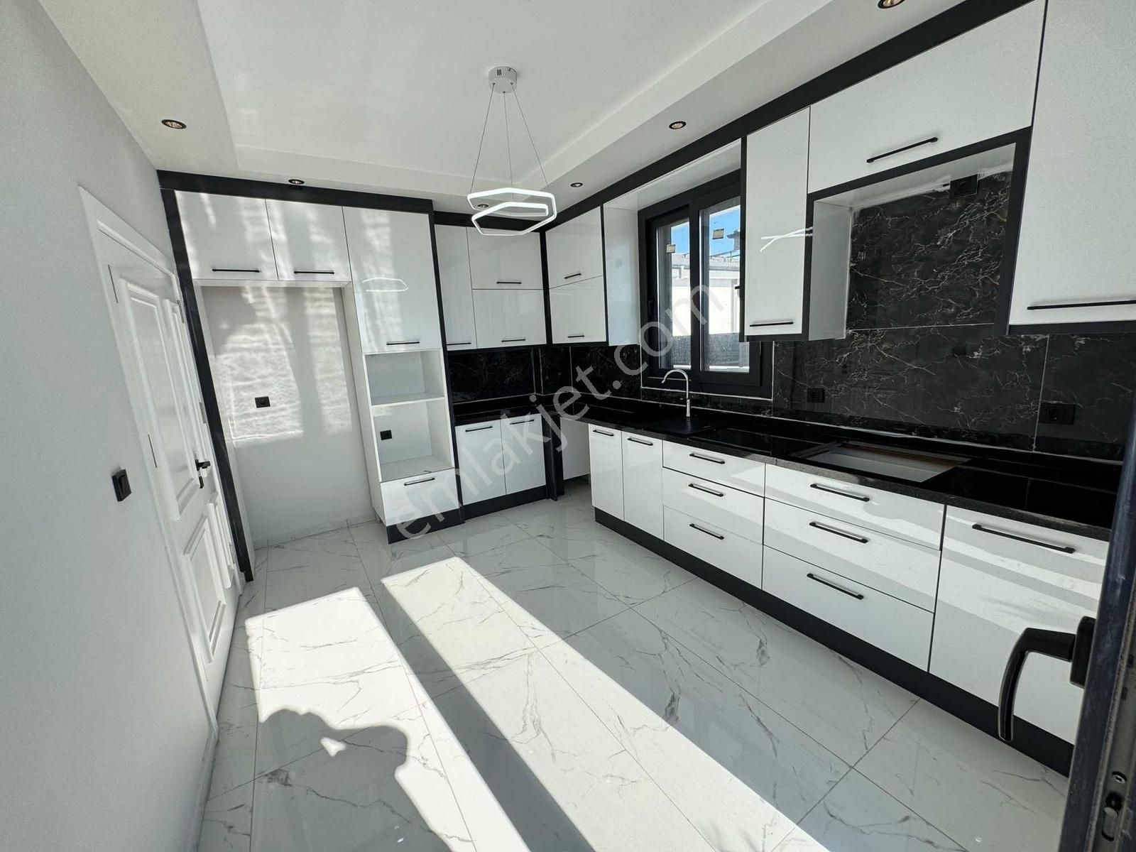 Efeler'de Tam Müstakil Lüks Yapılı 3+1 Ayrı Mutfak Villa - Görsel 17