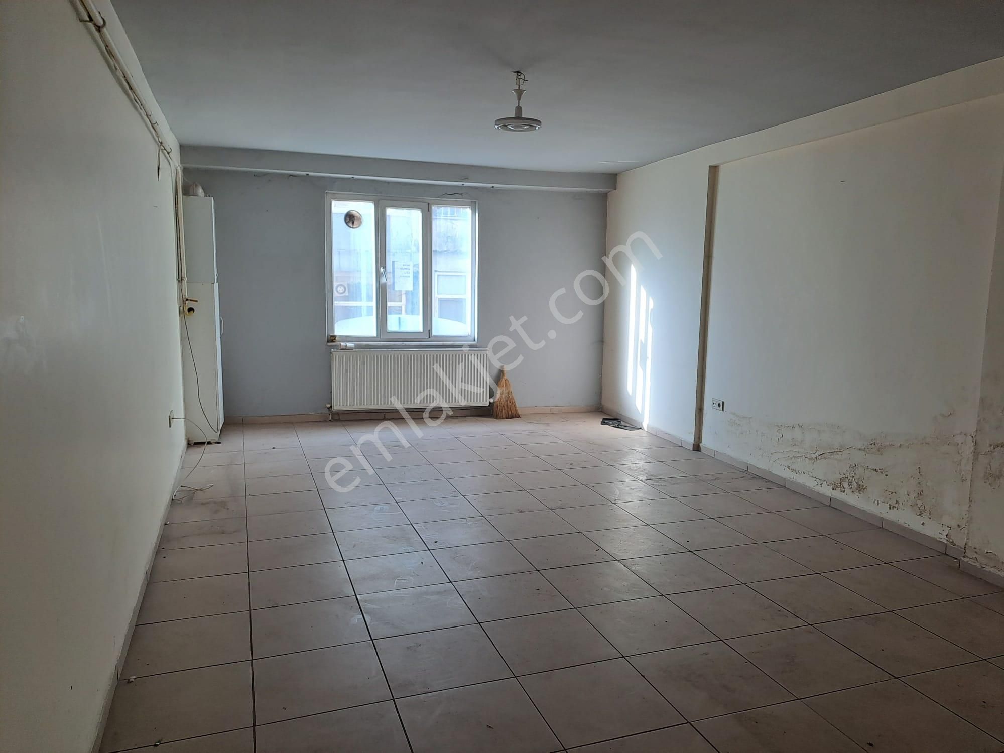 Çarşı Merkez Uzunzade Sokakta Satılık 1+1 Ofis Daireler - Görsel 3