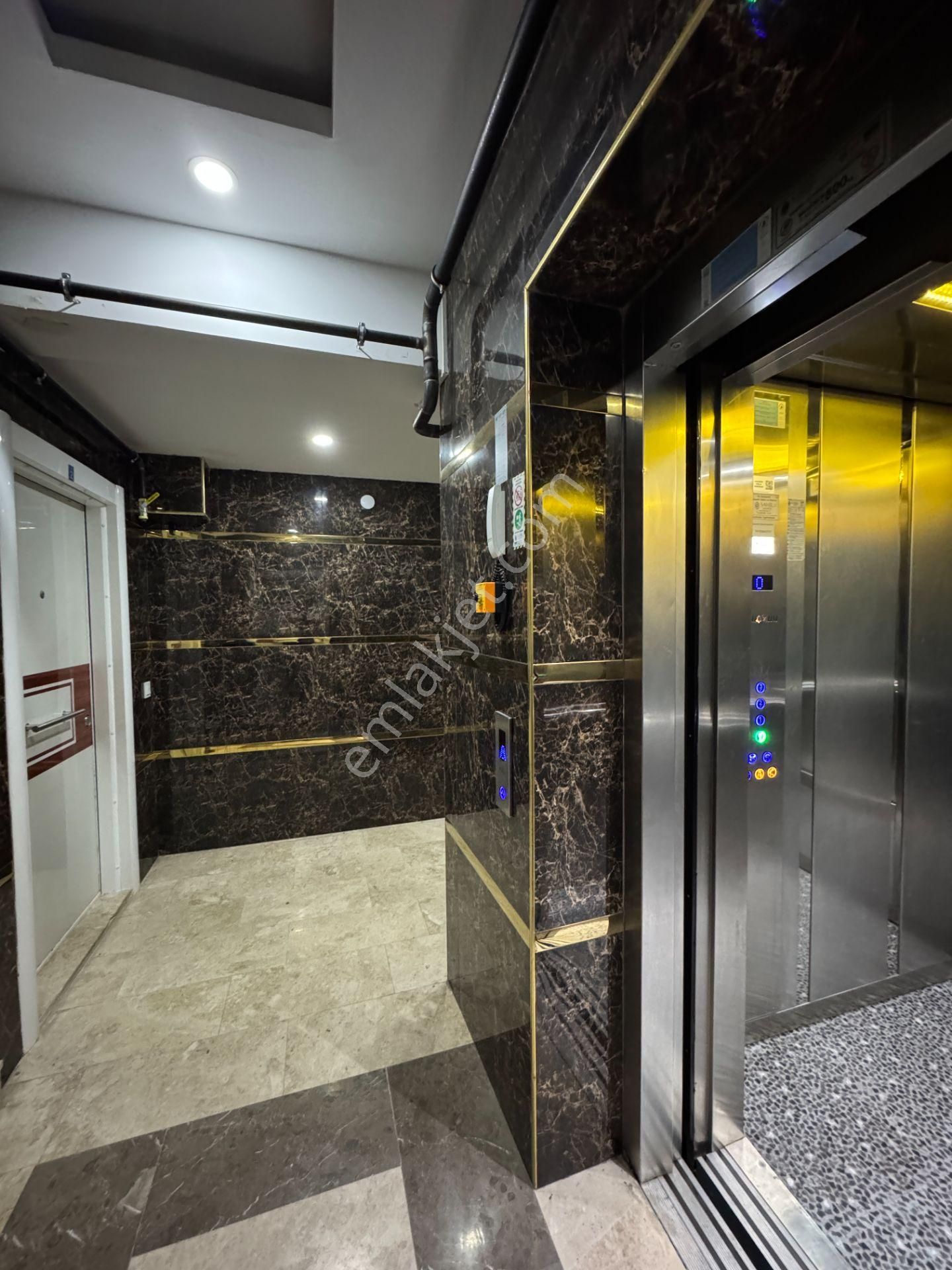 Büyükşehir Belediye Yanında Her Şeyi Ayrı 2+1 Daire - Görsel 19