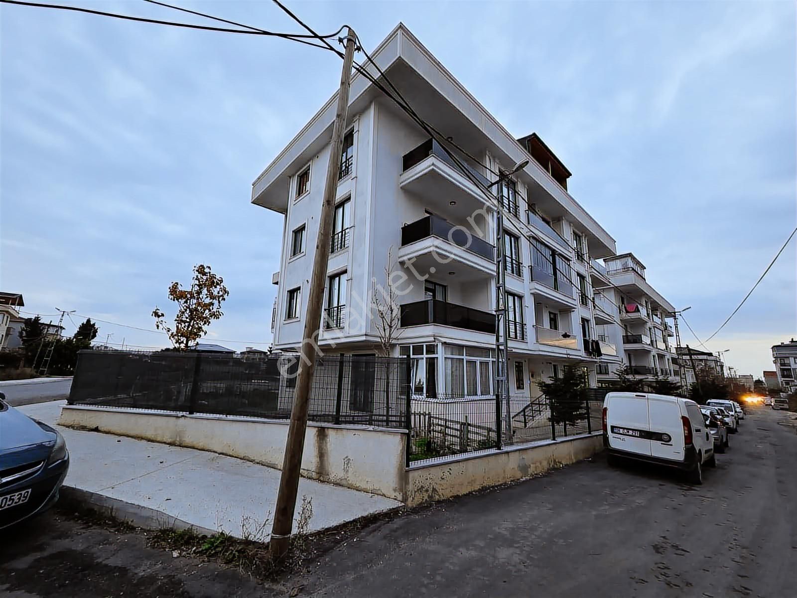 Büyükçekmece Kumburgaz'da Satılık 3+1 Daire Merkezi Konum 90 M2
