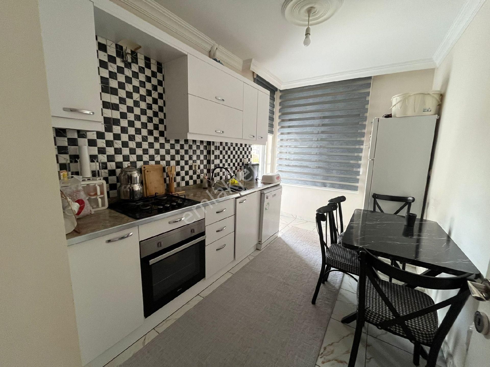 Hüsnü Karakaş Mahallesi 2. Kat 2+1 Asansörlü 3 Kat 100 M2