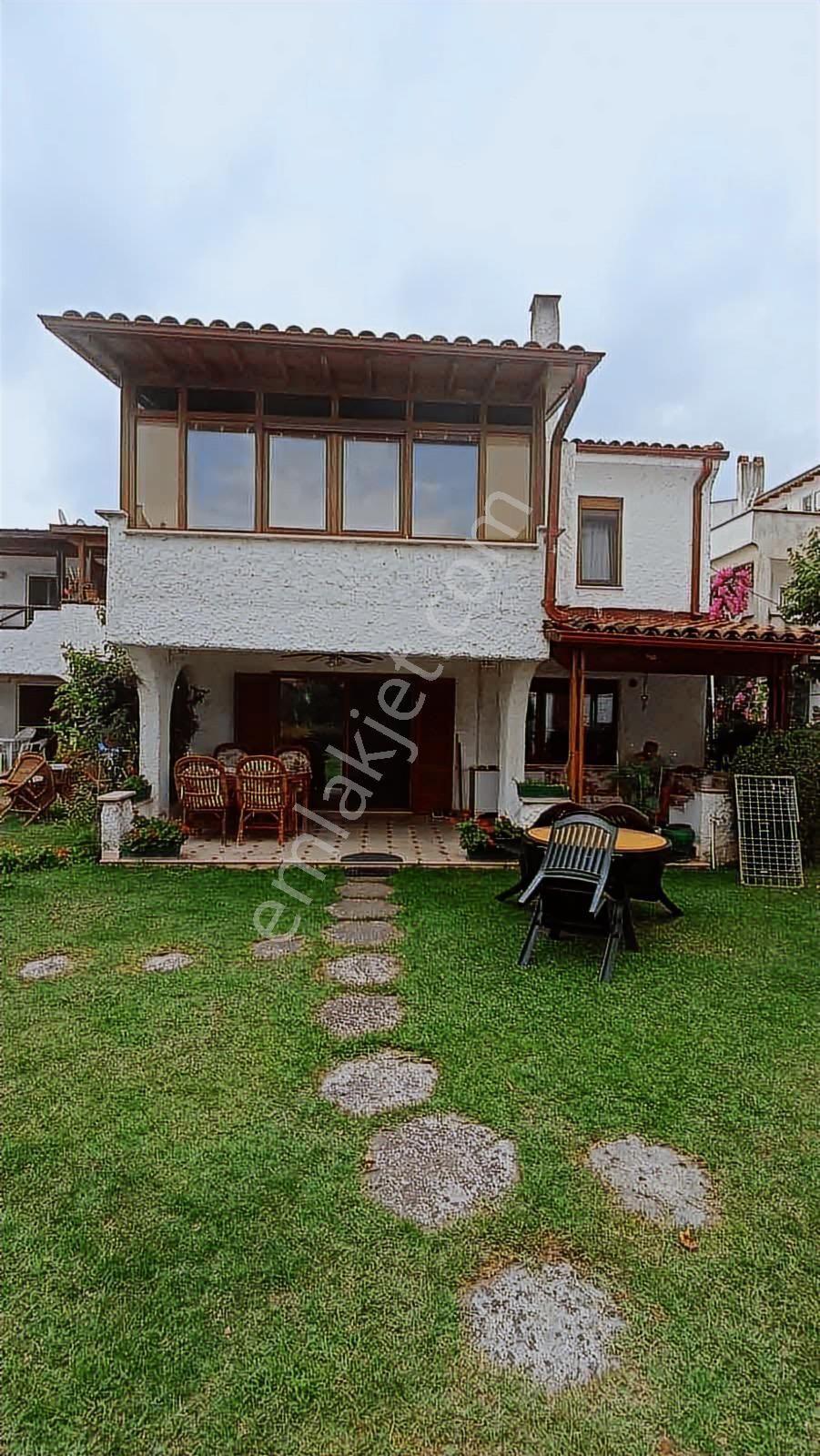 İznikte Göl Manzaralı Sitede 2 Katlı Müstail Ev 4+2