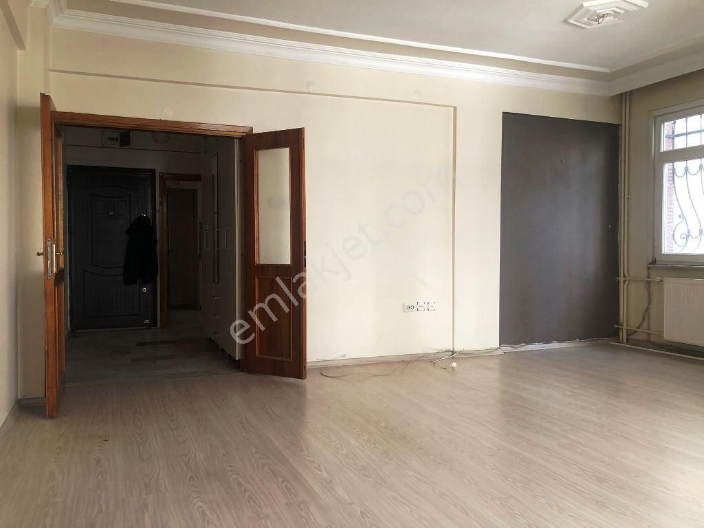 Bakırköy Osmaniye De Yeşilsu Sokak Ta 1.kat 135m2 3+1 Balkonlu - Görsel 24