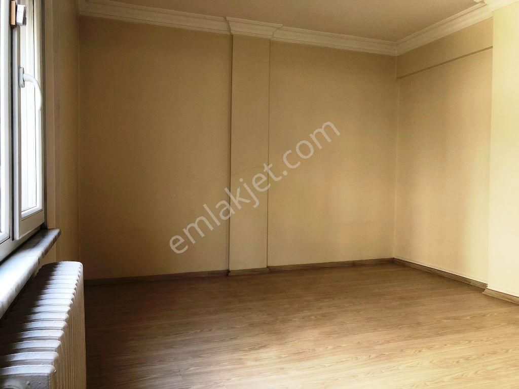 Bakırköy Osmaniye De Yeşilsu Sokak Ta 1.kat 135m2 3+1 Balkonlu - Görsel 12