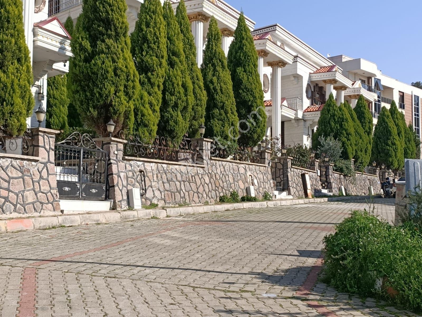 Ergenekon Mahallesinde Merkezi Konumda Satılık Tripleks - Görsel 5