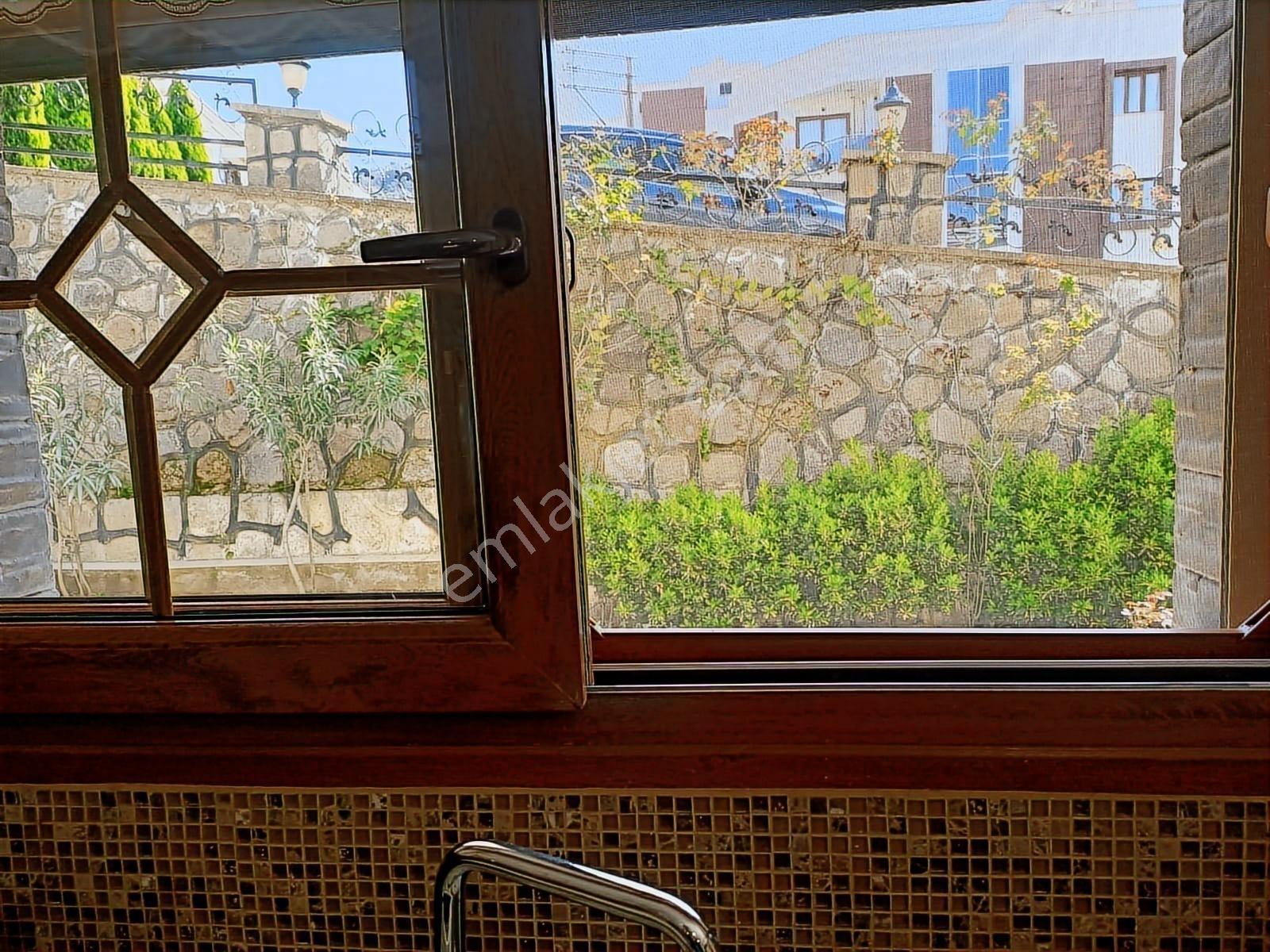 Ergenekon Mahallesinde Merkezi Konumda Satılık Tripleks - Görsel 35