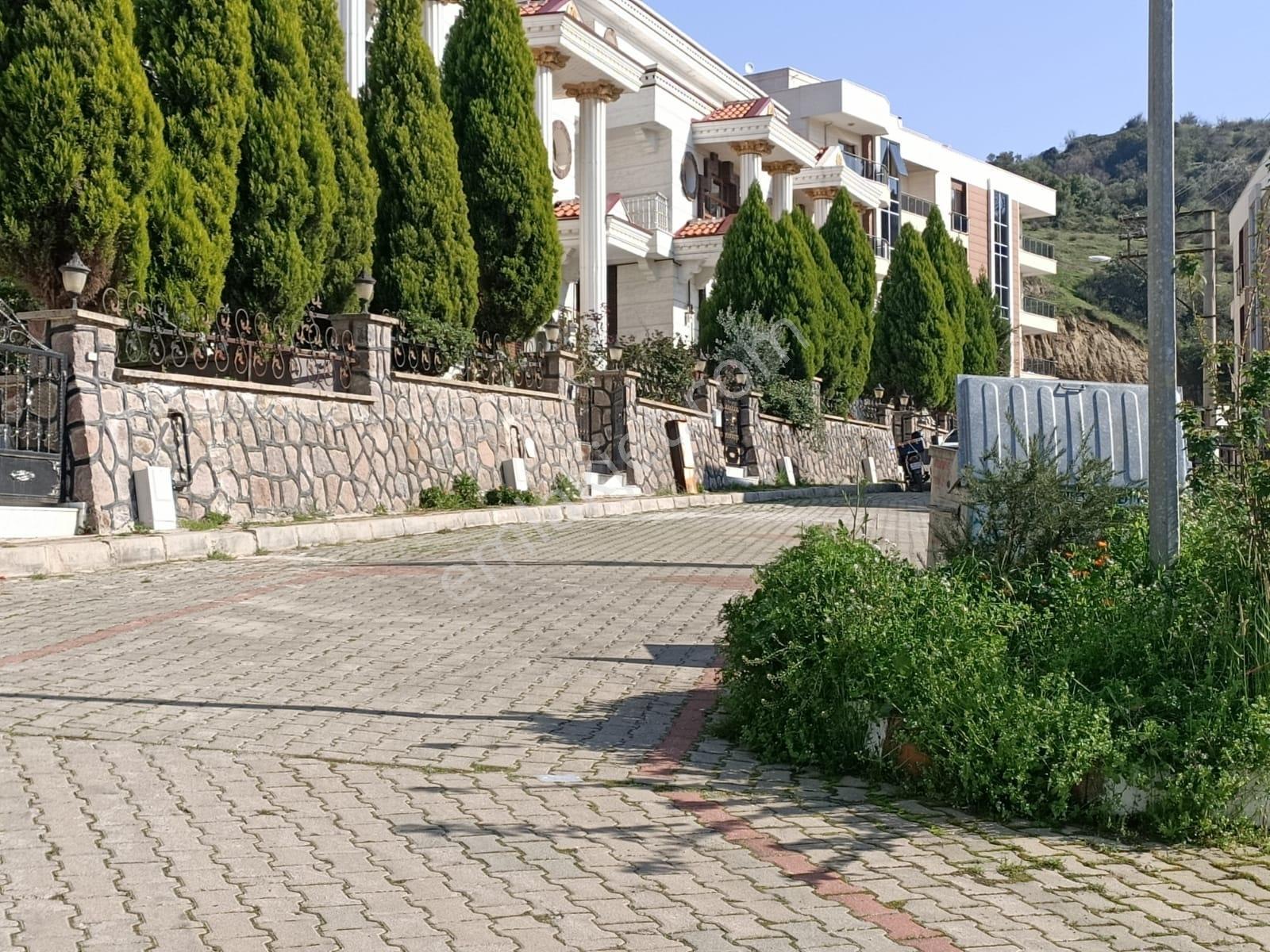 Ergenekon Mahallesinde Merkezi Konumda Satılık Tripleks - Görsel 25