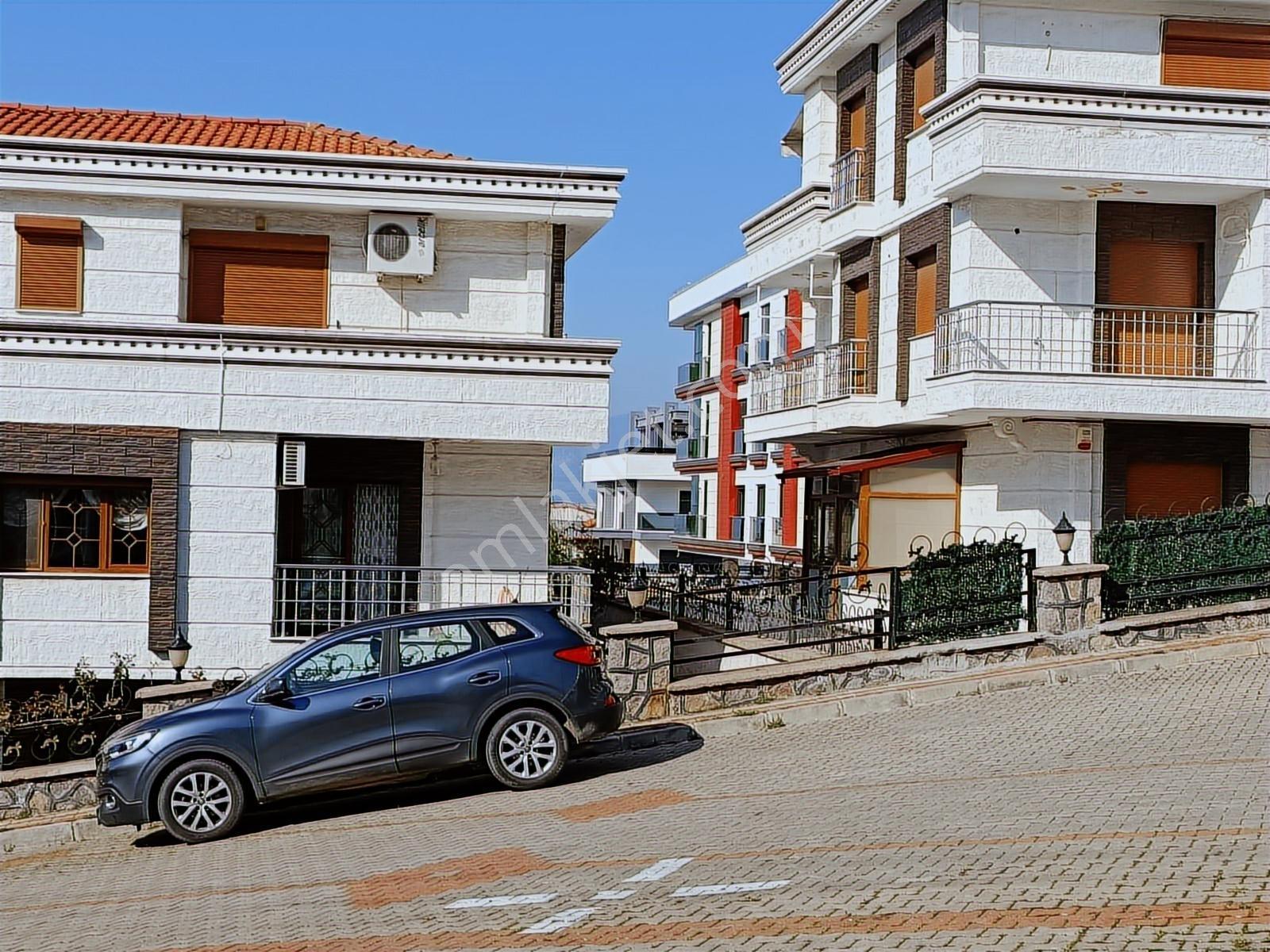 Ergenekon Mahallesinde Merkezi Konumda Satılık Tripleks - Görsel 15
