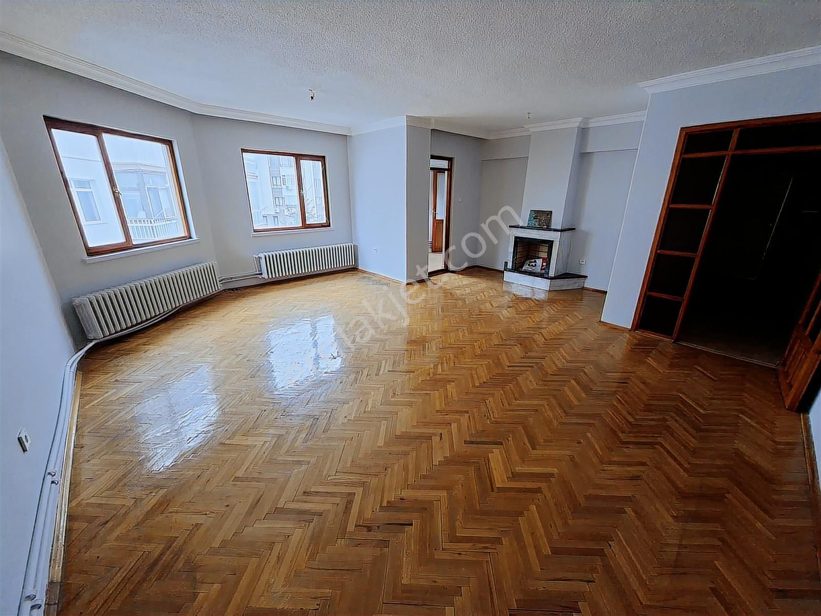 Ahiler Emlaktan Satılık Geniş Merkezde Oturmalık Ve Yatırımlık