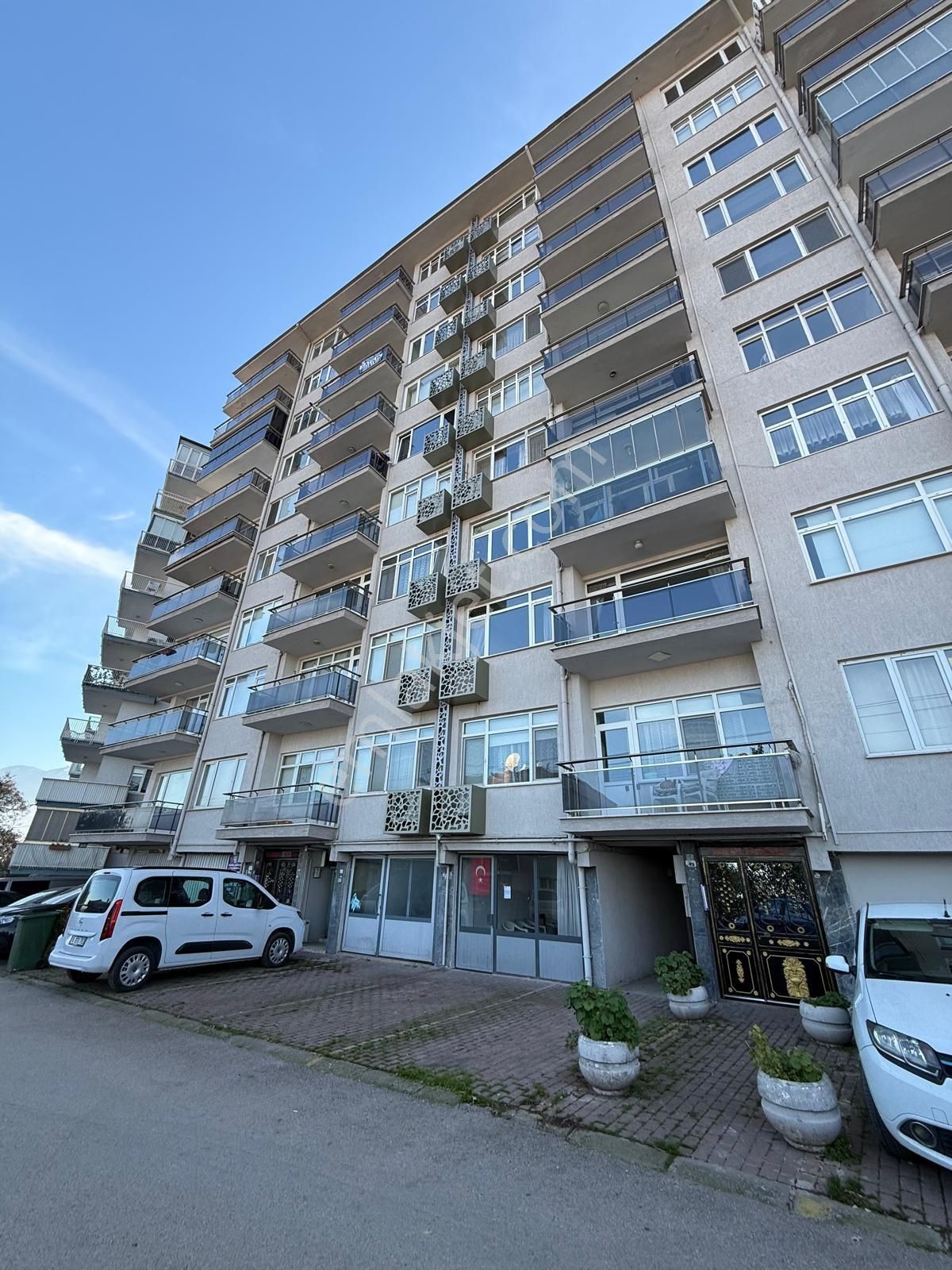 Çekirge Selvili Caddede Site İçi Kiralık 3+1 Daire