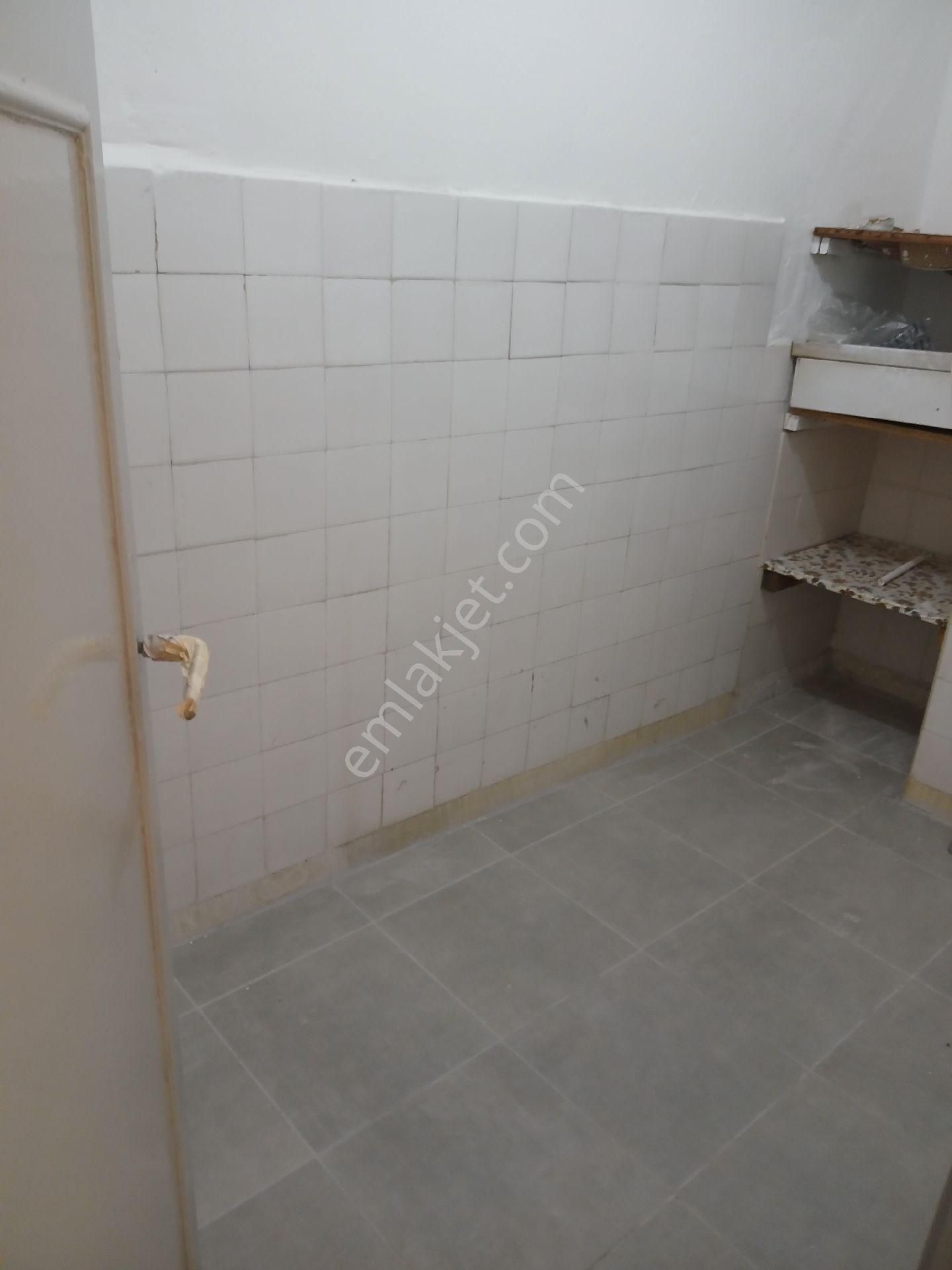 Karabağlar Sariyer Mah Kiralik Daire Merkezi Yerde Durakları Yakin Alişverisi Yakin - Görsel 9