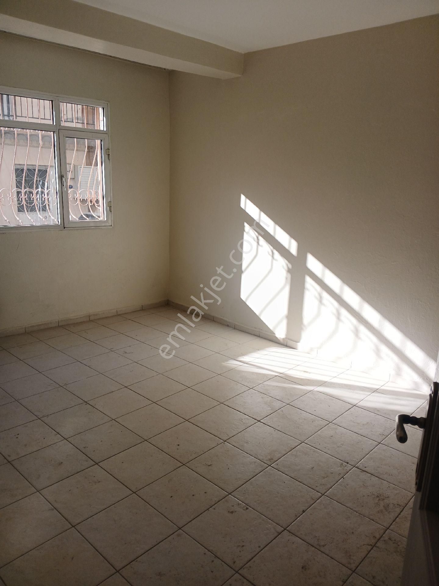 Karabağlar Sariyer Mah Kiralik Daire Merkezi Yerde Durakları Yakin Alişverisi Yakin - Görsel 4