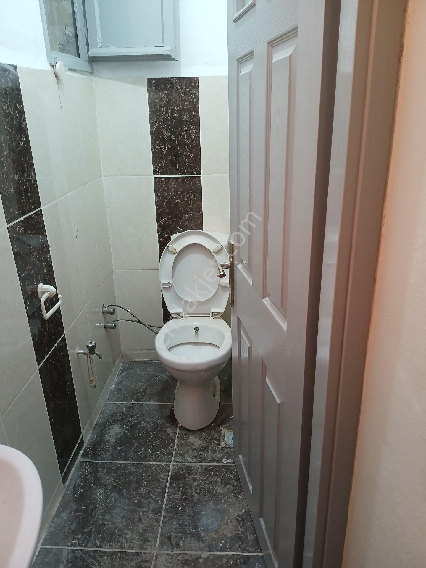 Karabağlar Sariyer Mah Kiralik Daire Merkezi Yerde Durakları Yakin Alişverisi Yakin - Görsel 7