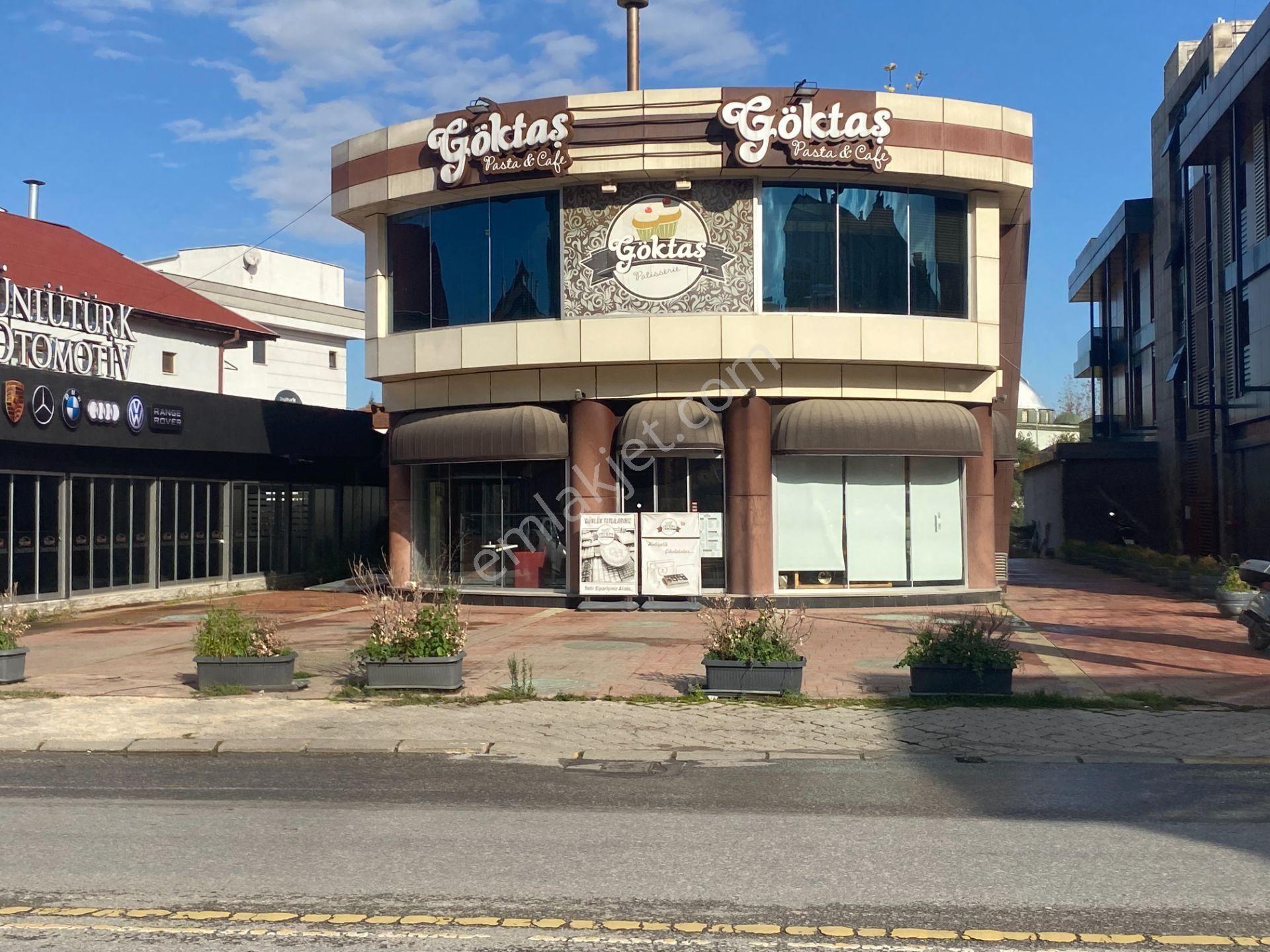Serdivan Cadde Üzeri 1026m2 Arsa İçinde Satılık Prestijli İşyeri