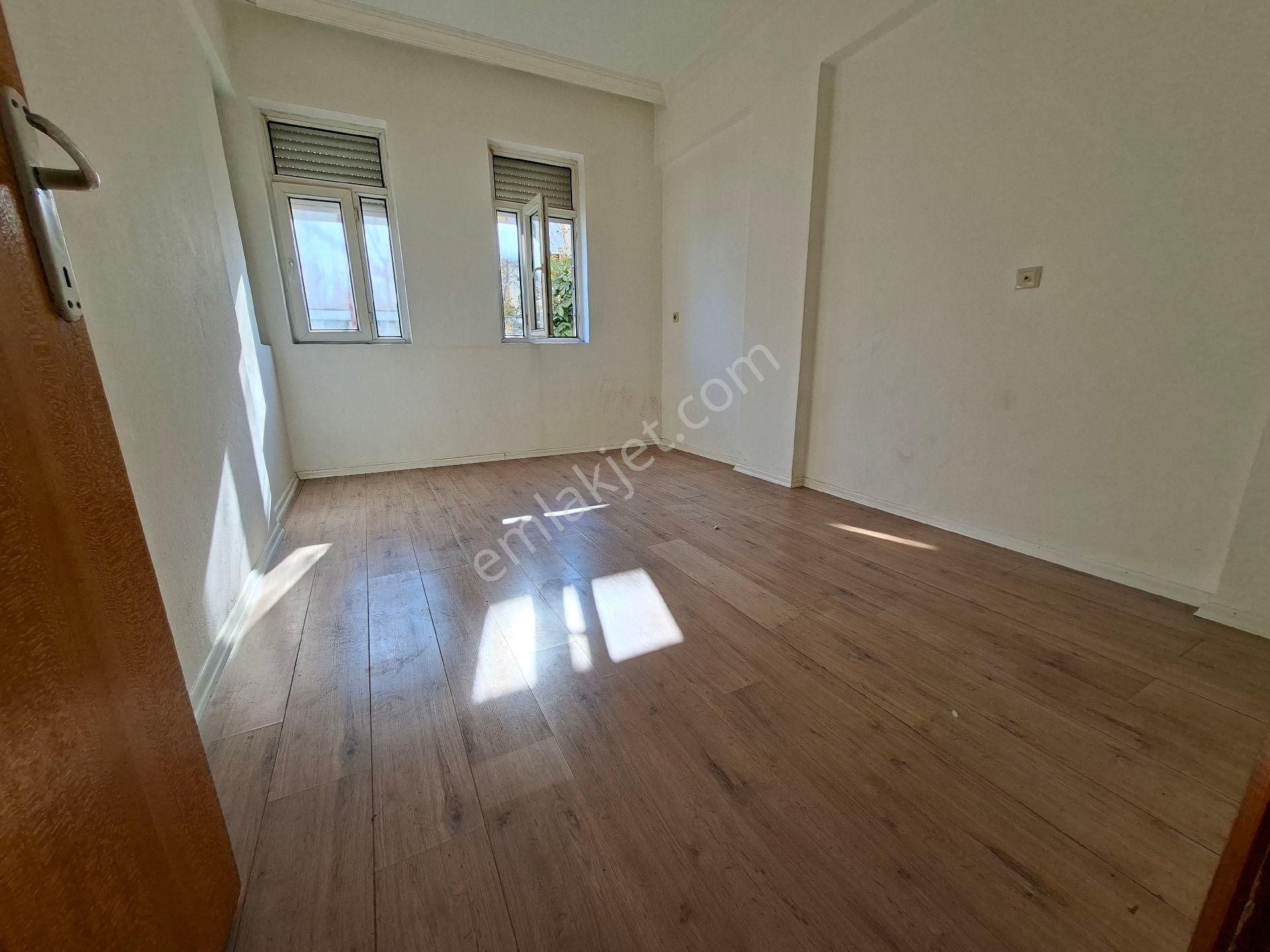 Satılık Gündoğdu Mh Carfursa Kavşağında 2+1 Daire 2 Kat 90 M2 Yol Cephe Ofis Olarakta Kullan