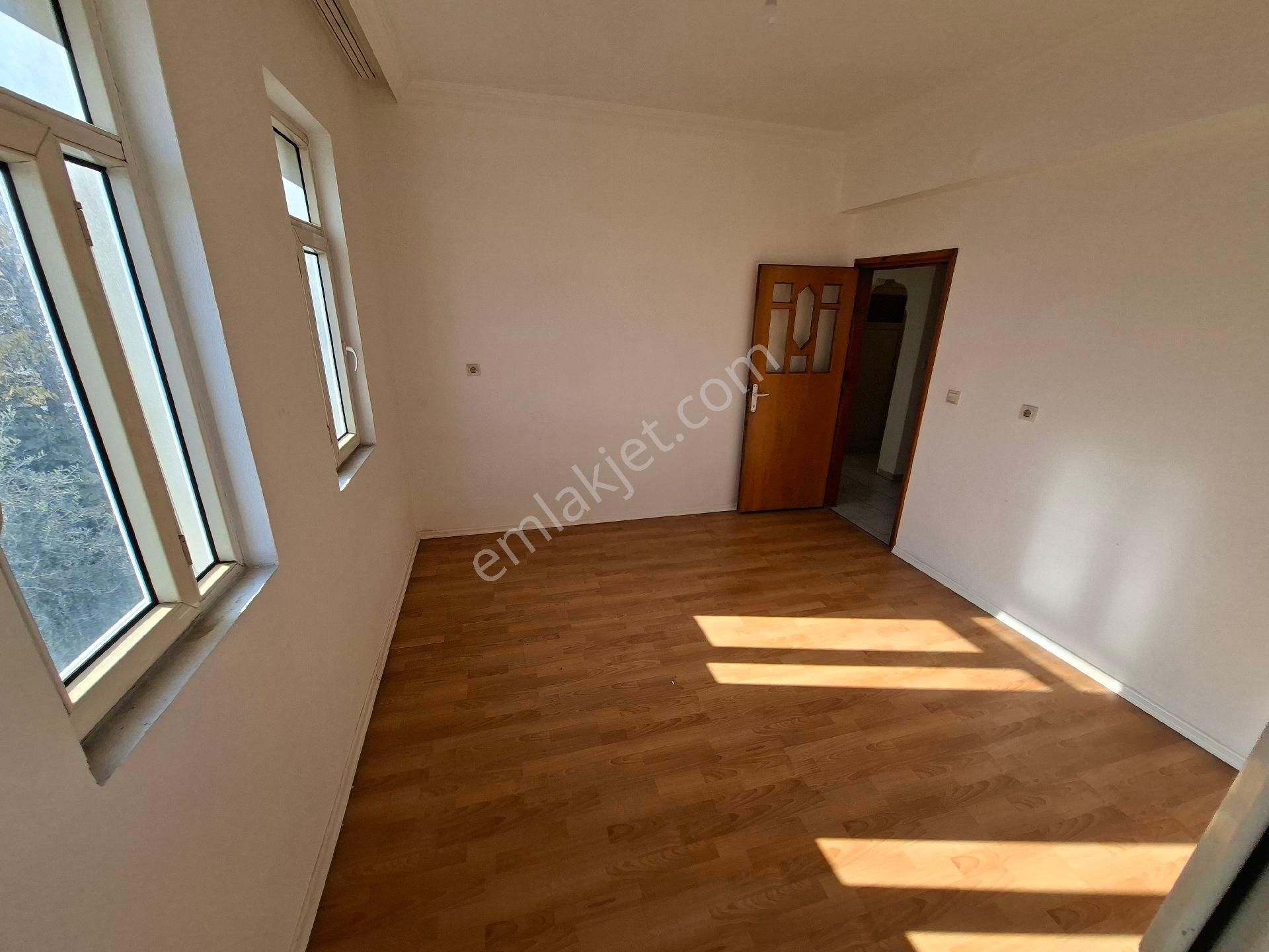 Satılık Gündoğdu Mh Carfursa Kavşağında 2+1 Daire 2 Kat 90 M2 Yol Cephe Ofis Olarakta Kullan - Görsel 5