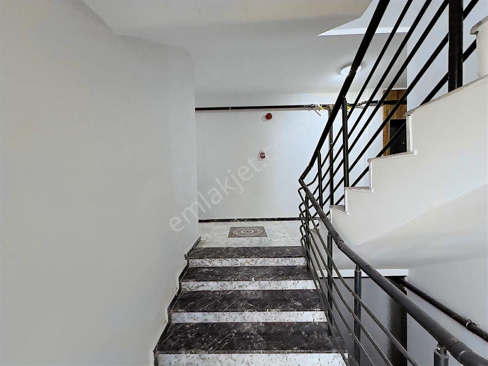 Alaçatı'dan İncek'te Otobüs Bulvar Market Sağlık Ocağı Yakını1+1 - Görsel 27