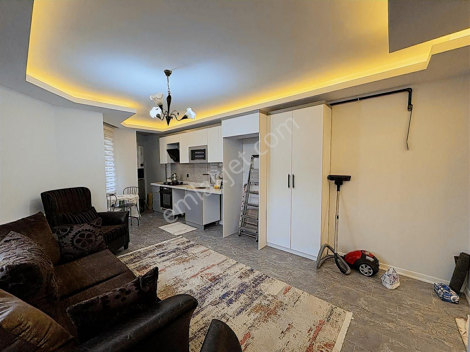 Alaçatı'dan İncek'te Otobüs Bulvar Market Sağlık Ocağı Yakını1+1