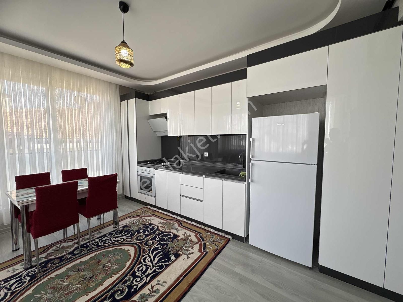 Alaçatı'dan İncek'te Ara Kat Sağlık Ocağı Bulvar Market Yanı 1+1