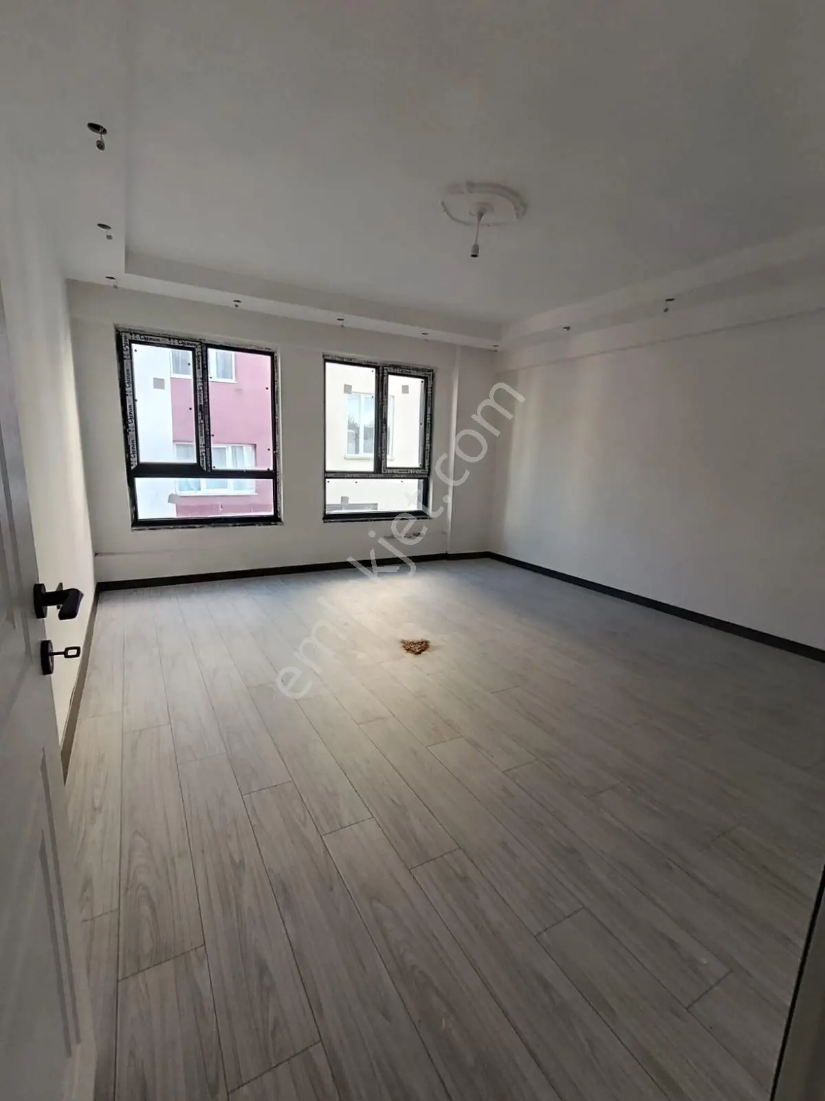 Ömür Mahallesinde 2+1 Sıfır Daire
