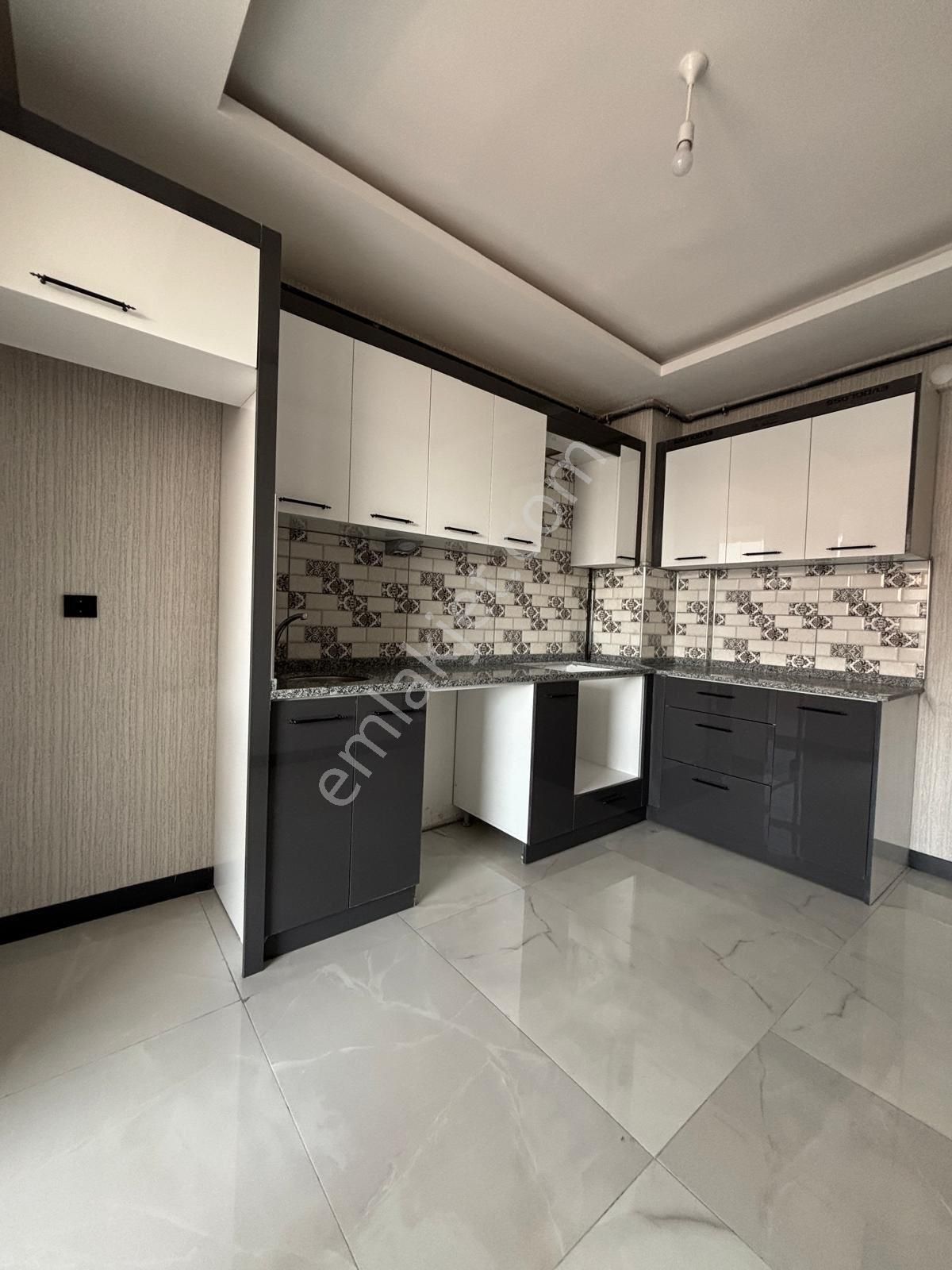 Fetih Cd Elif Bebe Yakınıkilerlikızartmamutfaklı Cadde Cepheli 3+1 İskanlı Daire - Görsel 2