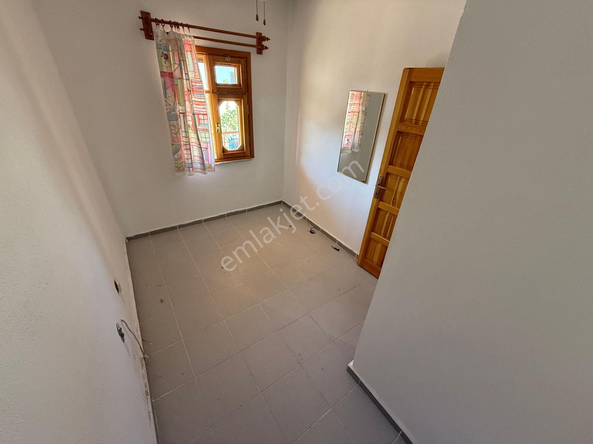 İzmir Dikili Salihleraltı Halk Eğitimciler Sitesi Satılık Villa - Görsel 32
