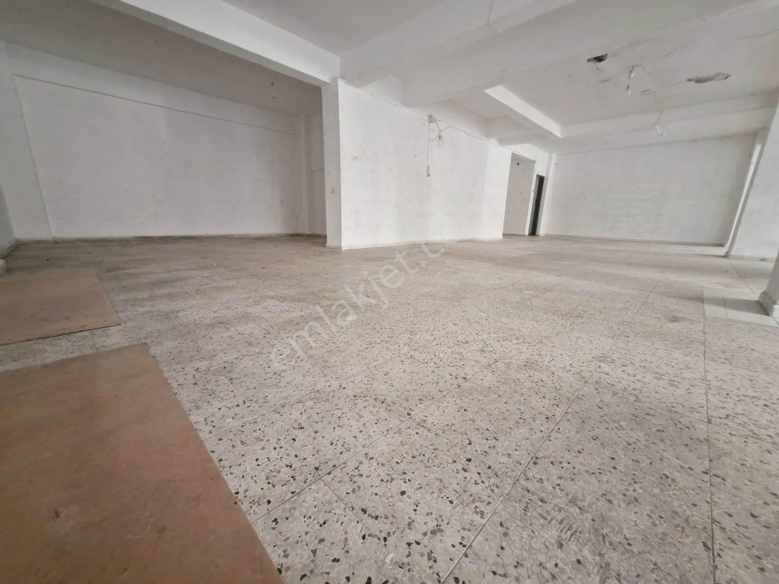 Fatih Emlaktan Çakmak Durağı Yakını 180 Metrekare Dükkan - Görsel 2