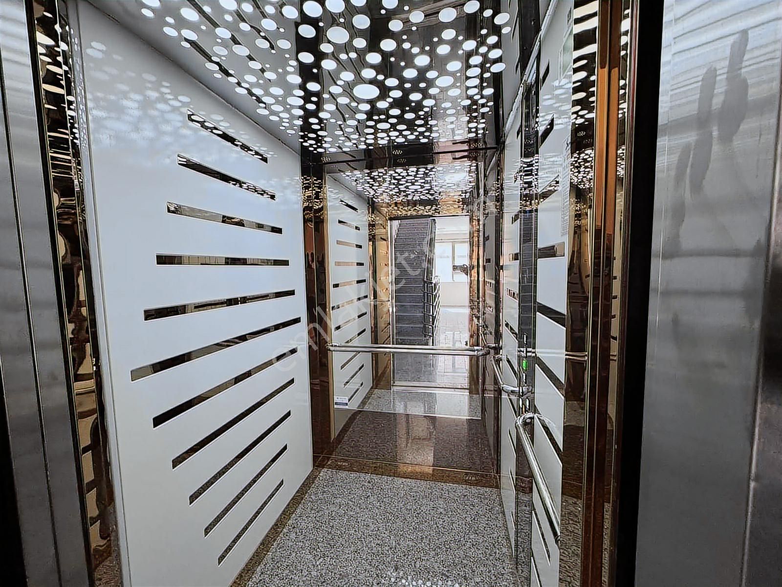 Alaçatıdan İncekte Ara Katta 2.kat, Şık Dizaynlı Kiralık 1+1 - Görsel 9