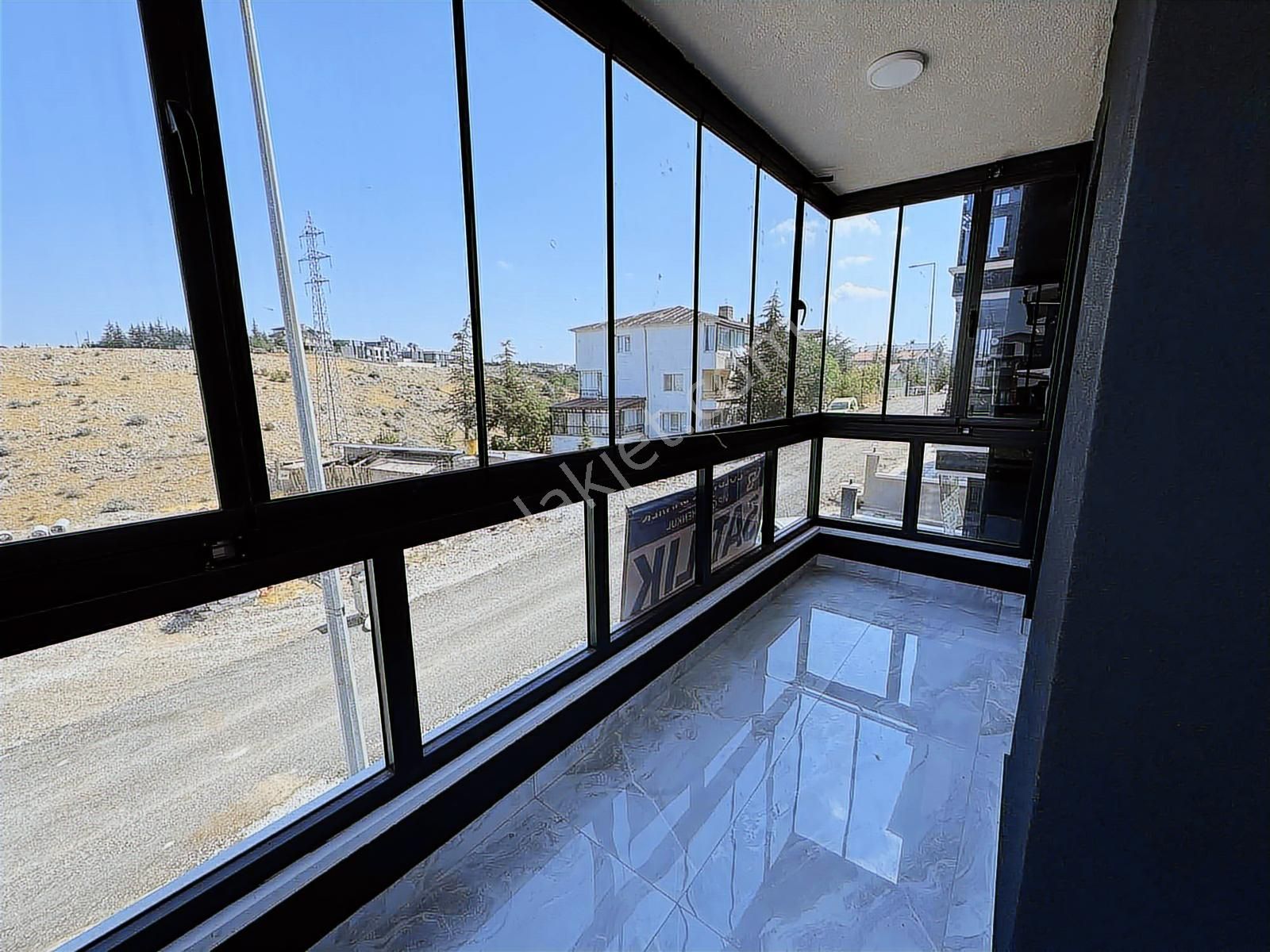 Alaçatıdan İncekte Ara Katta 2.kat, Şık Dizaynlı Kiralık 1+1 - Görsel 13