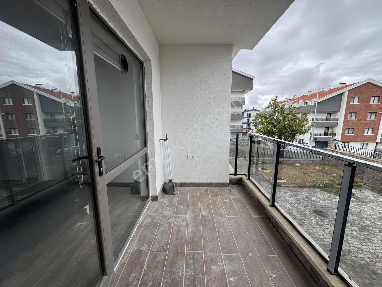 Alaçatıdan İncekte Kat Konumunda Full Ve Sıfır Eşyalı Şık 1+1 - Görsel 19